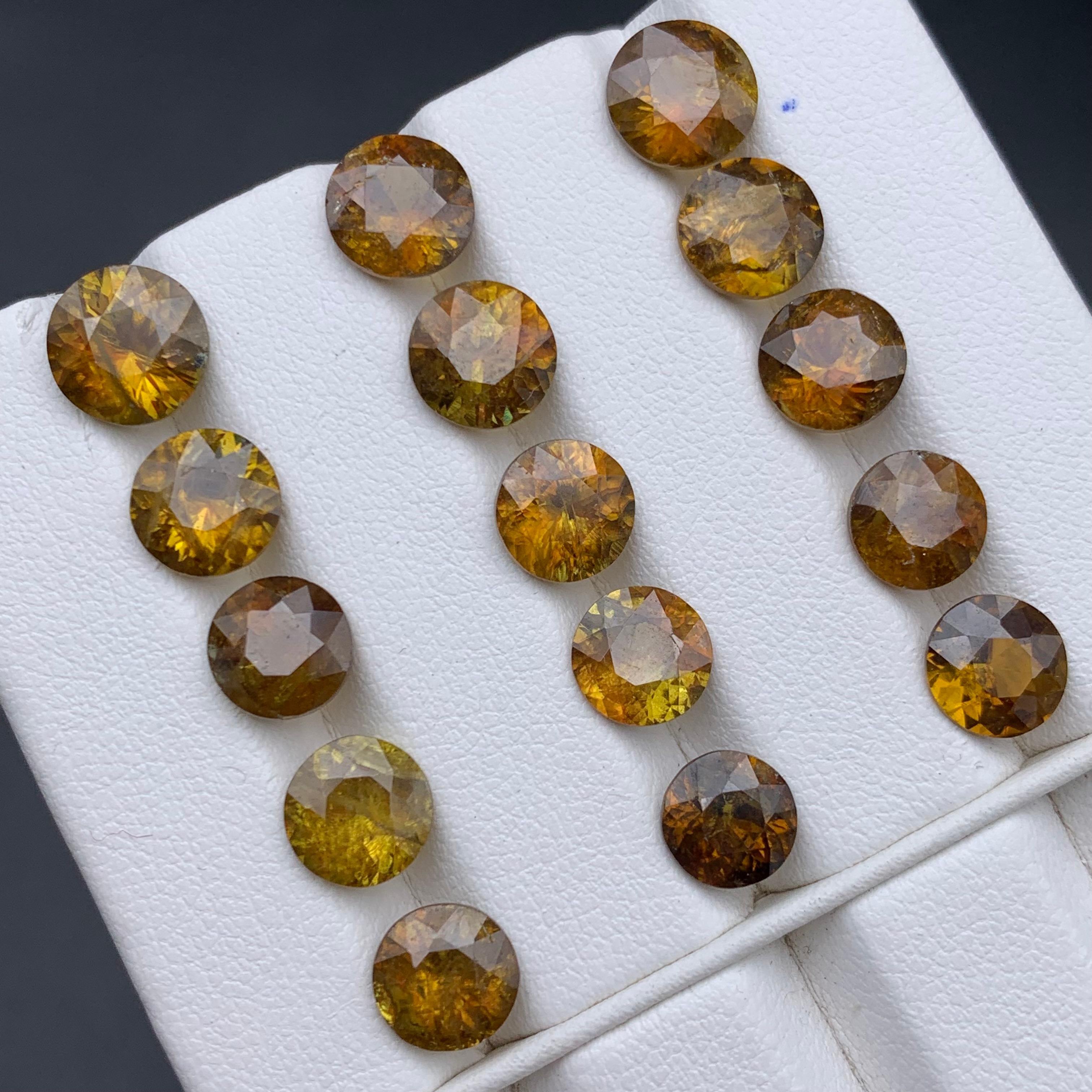 Brownish Yellow Natural Sphene/Titanite Loose Gemstones Lot 24.40 Ct Round-Jewel In New Condition For Sale In Peshawar, PK
