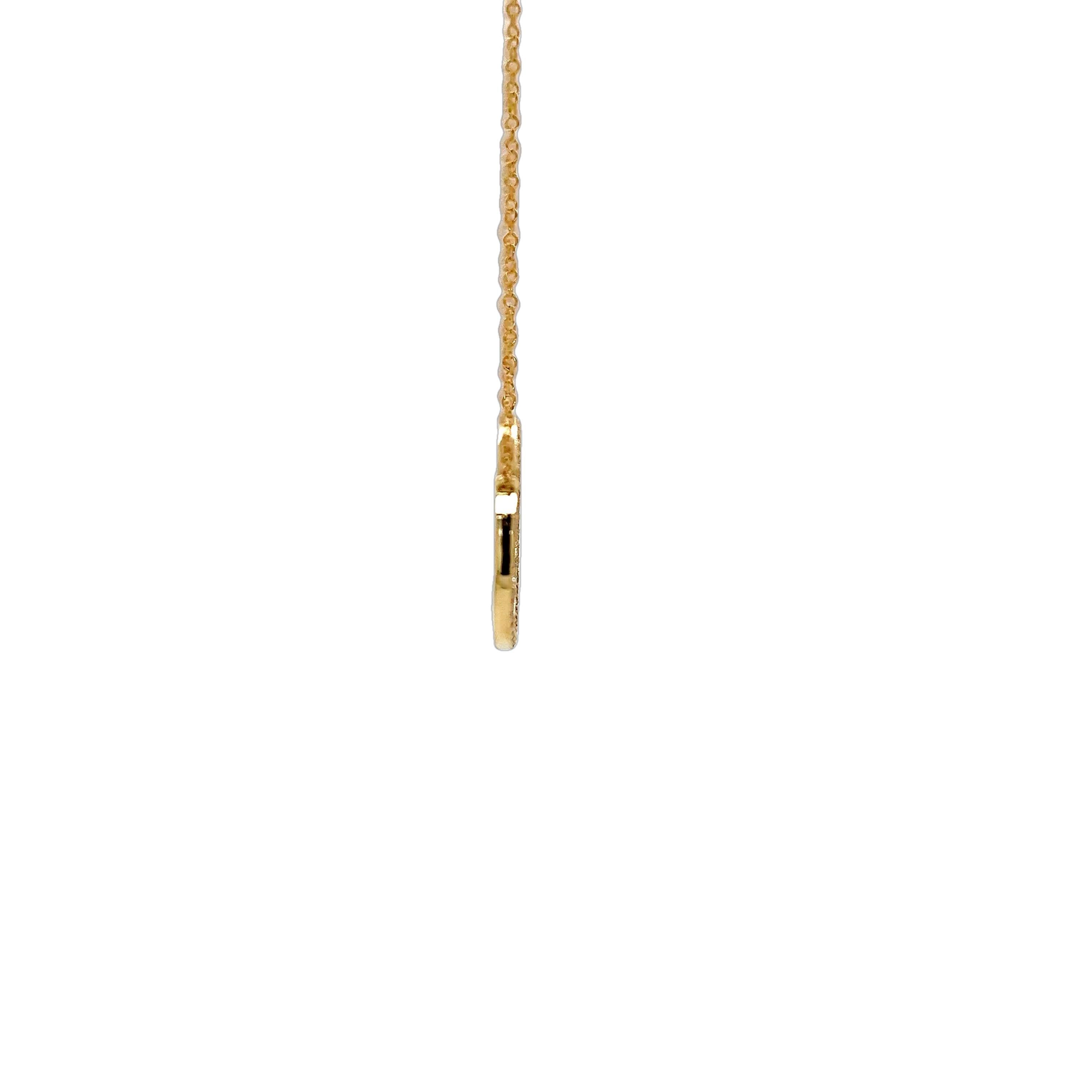 Pendentif intemporel Circle of Life de Browns, 
Réalisé en or jaune 9ct et serti d'une pierre précieuse. 
0,20 ct de diamants naturels étincelants. 
Cette pièce élégante symbolise l'éternité et l'unité, 
parfait pour ajouter une touche de