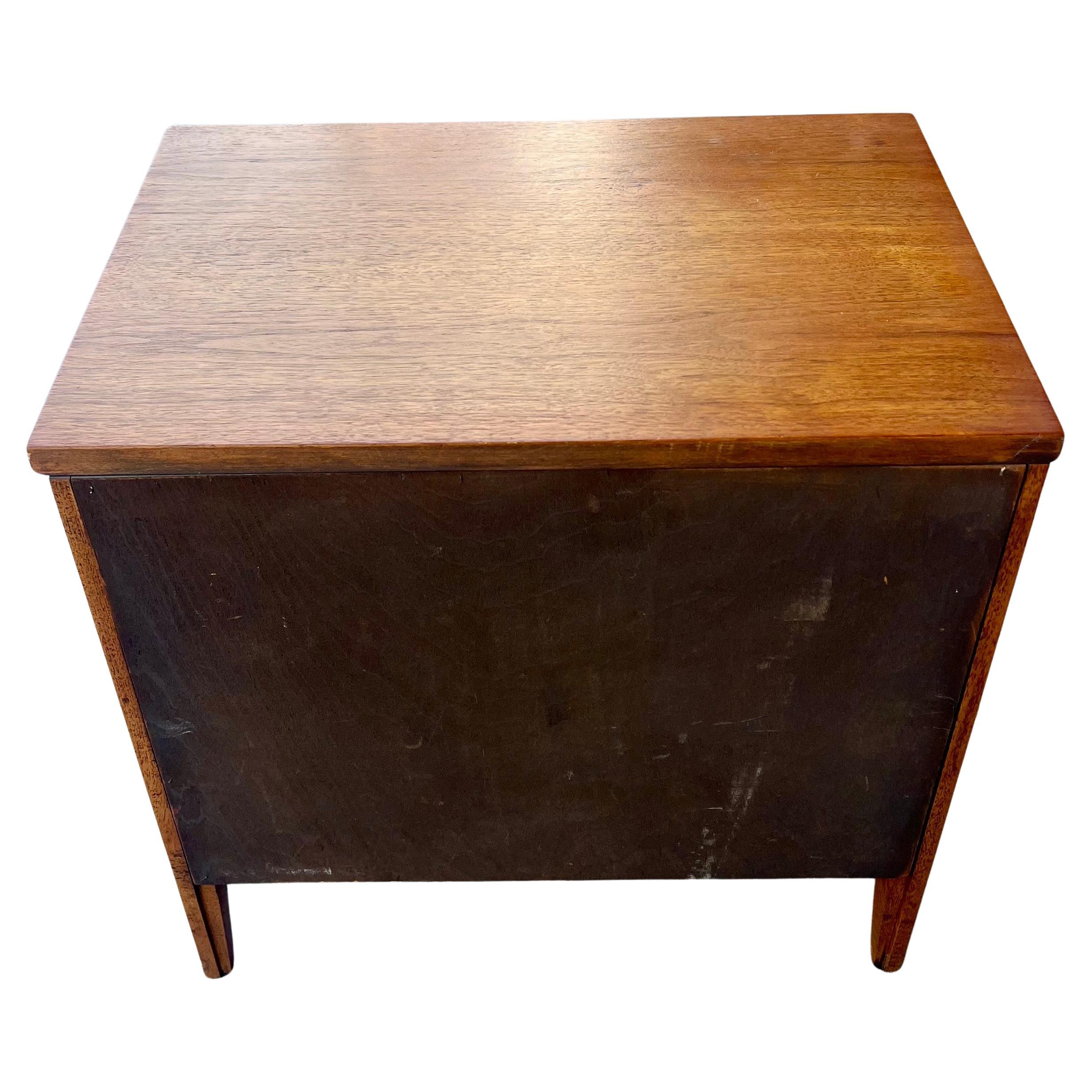 Single rare hard to find walnut nightstand by Broyhill Brasilia , a classic American Mid Century piece in excellent original condition, 