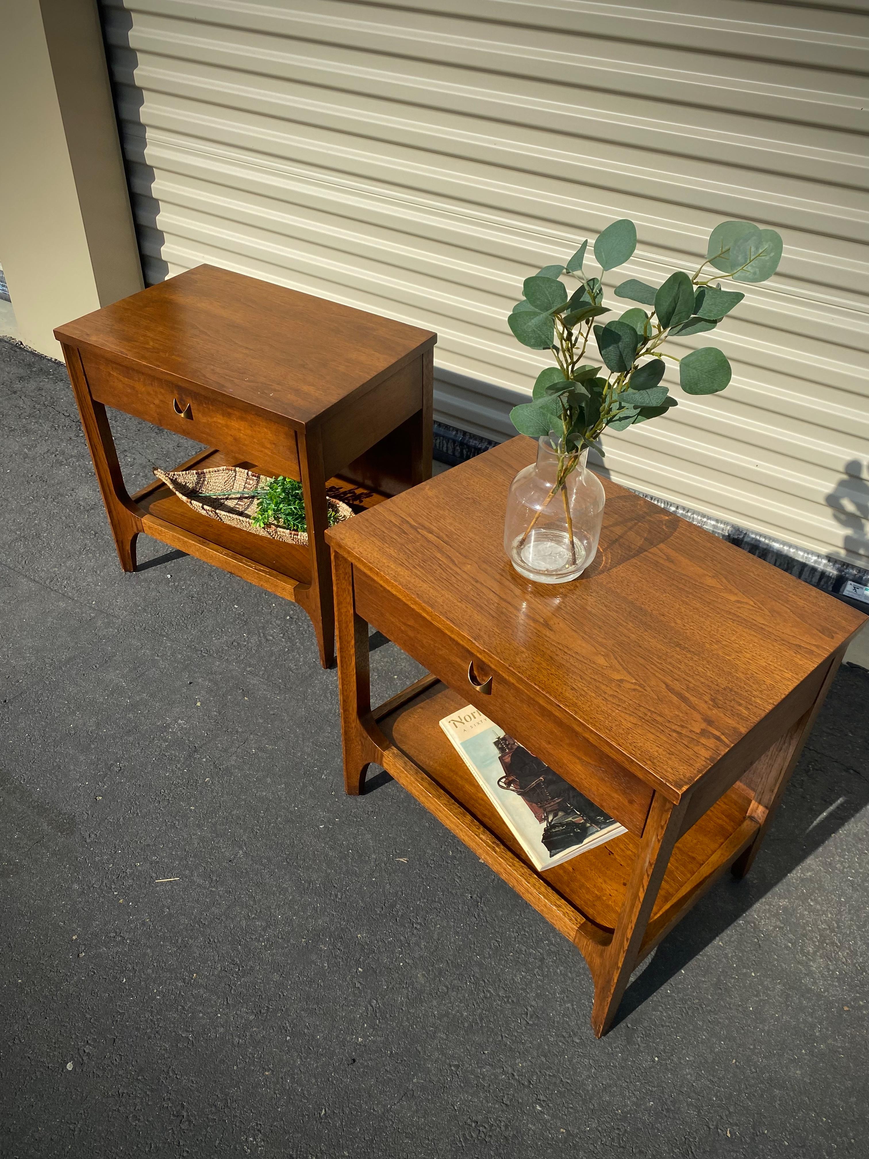 Broyhill Brasilia Brutalist Mid Century Walnut Nightstands, Pair 4