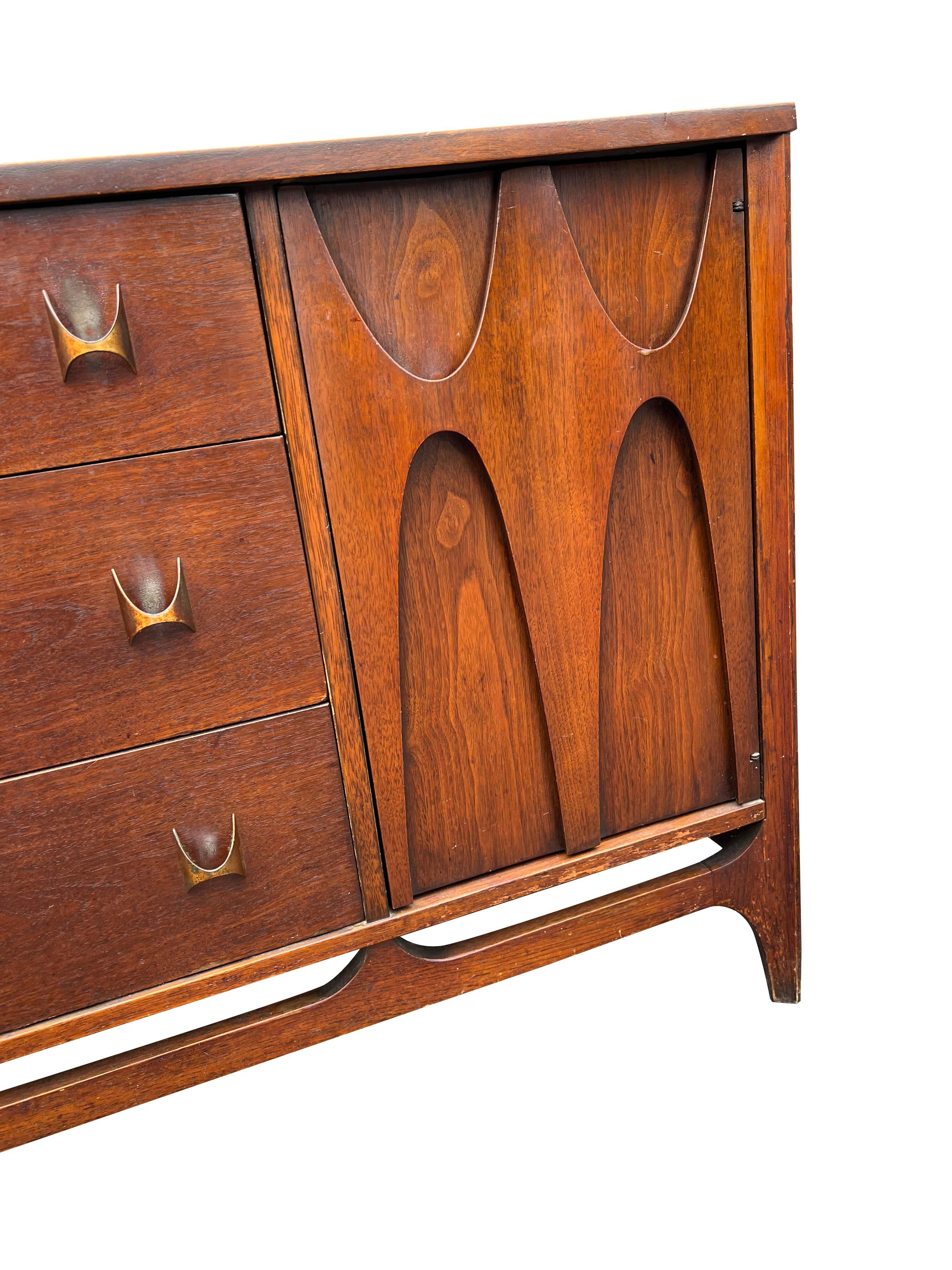 Broyhill Brasilia Credenza in Vintage Modern Style For Sale 5