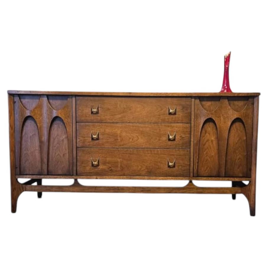 Broyhill Brasilia Credenza – Mid Century Modern 1960s – Brazilian Walnut