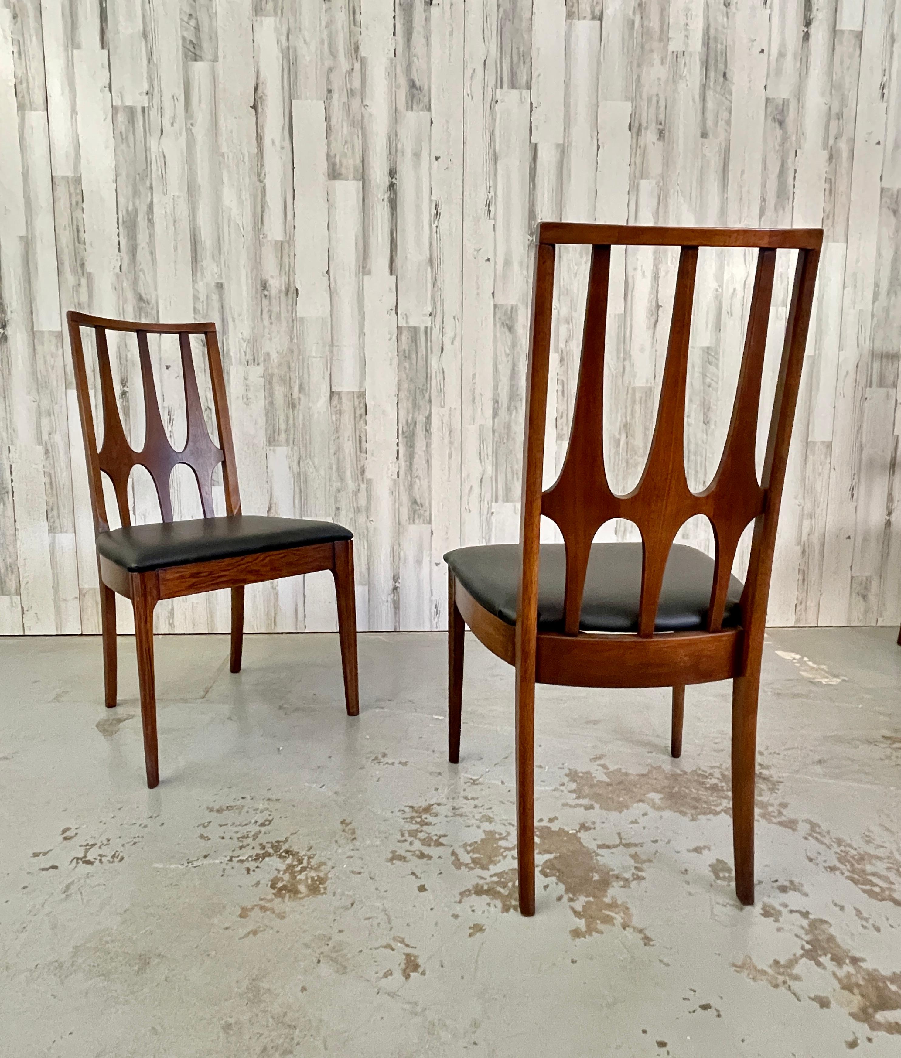 Broyhill Brasilia Dining Chairs- Set of 12 In Good Condition In Denton, TX