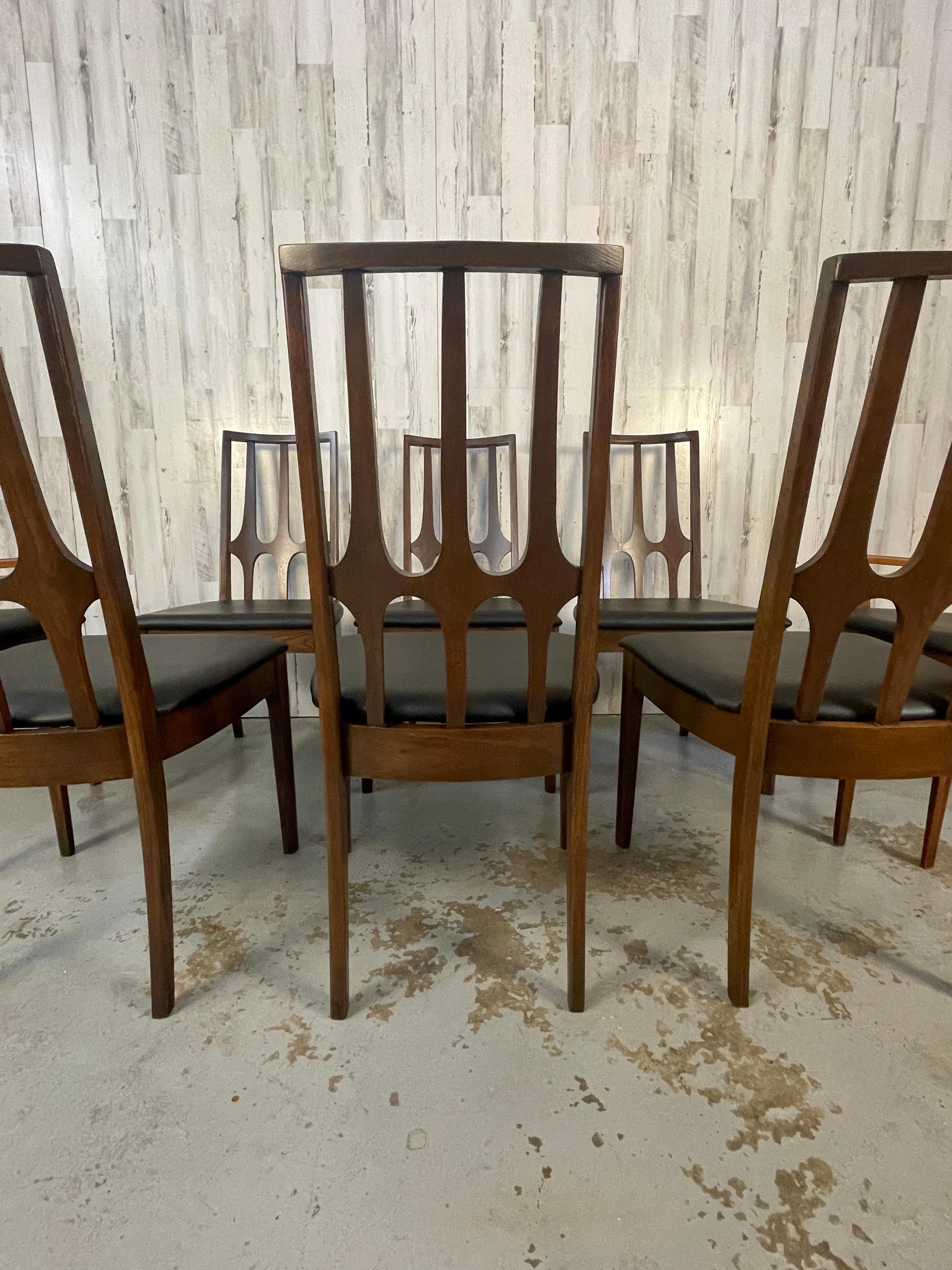 Broyhill Brasilia Dining Chairs, Set of 8 In Good Condition For Sale In Denton, TX