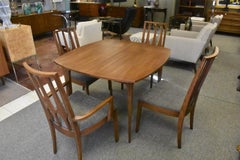 Broyhill Brasilia Dining Set with Table and Four Chairs
