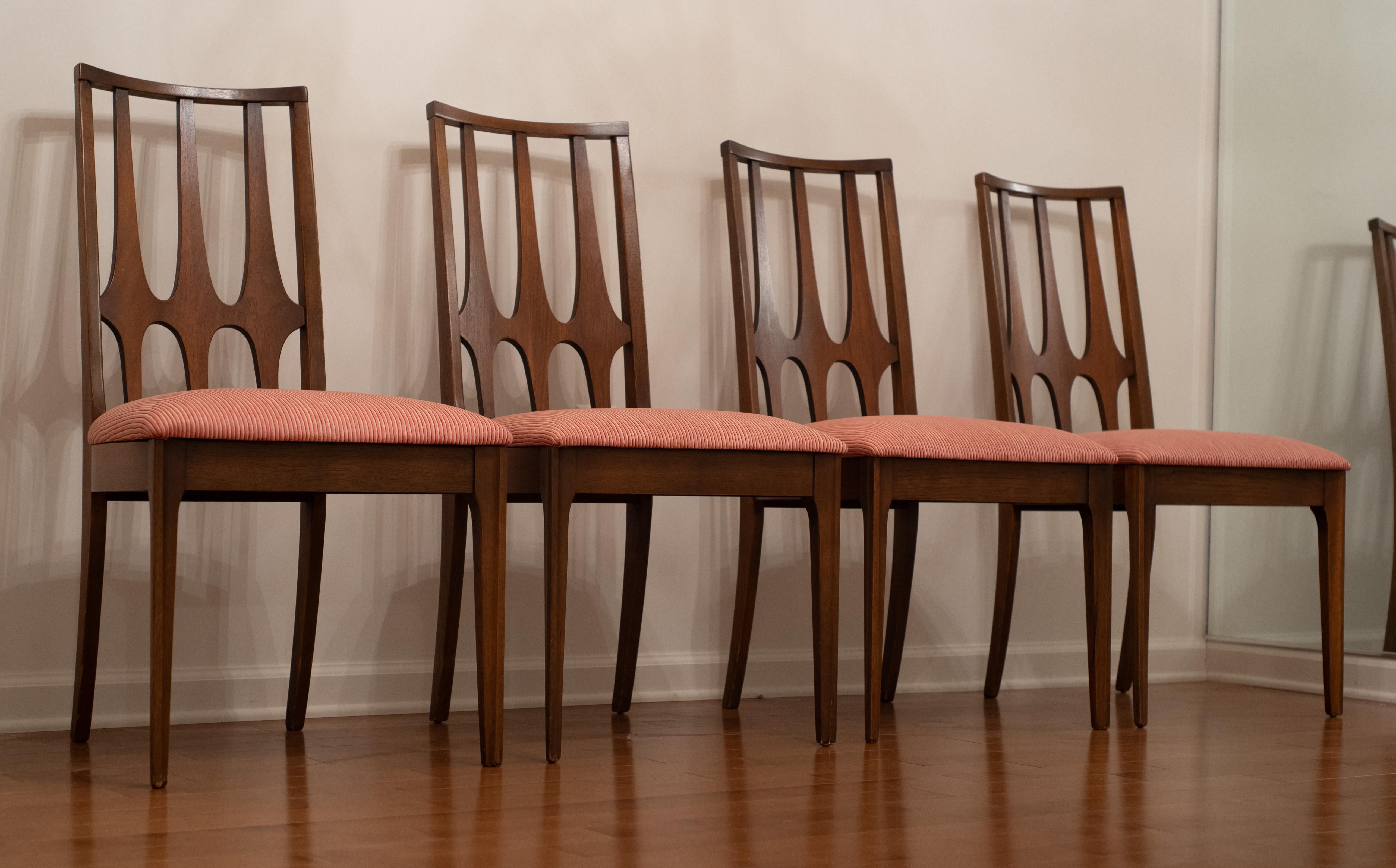 Broyhill Brasilia Dining Table & Chairs in Walnut & Pink Upholstery w/ 3 Leaves For Sale 6