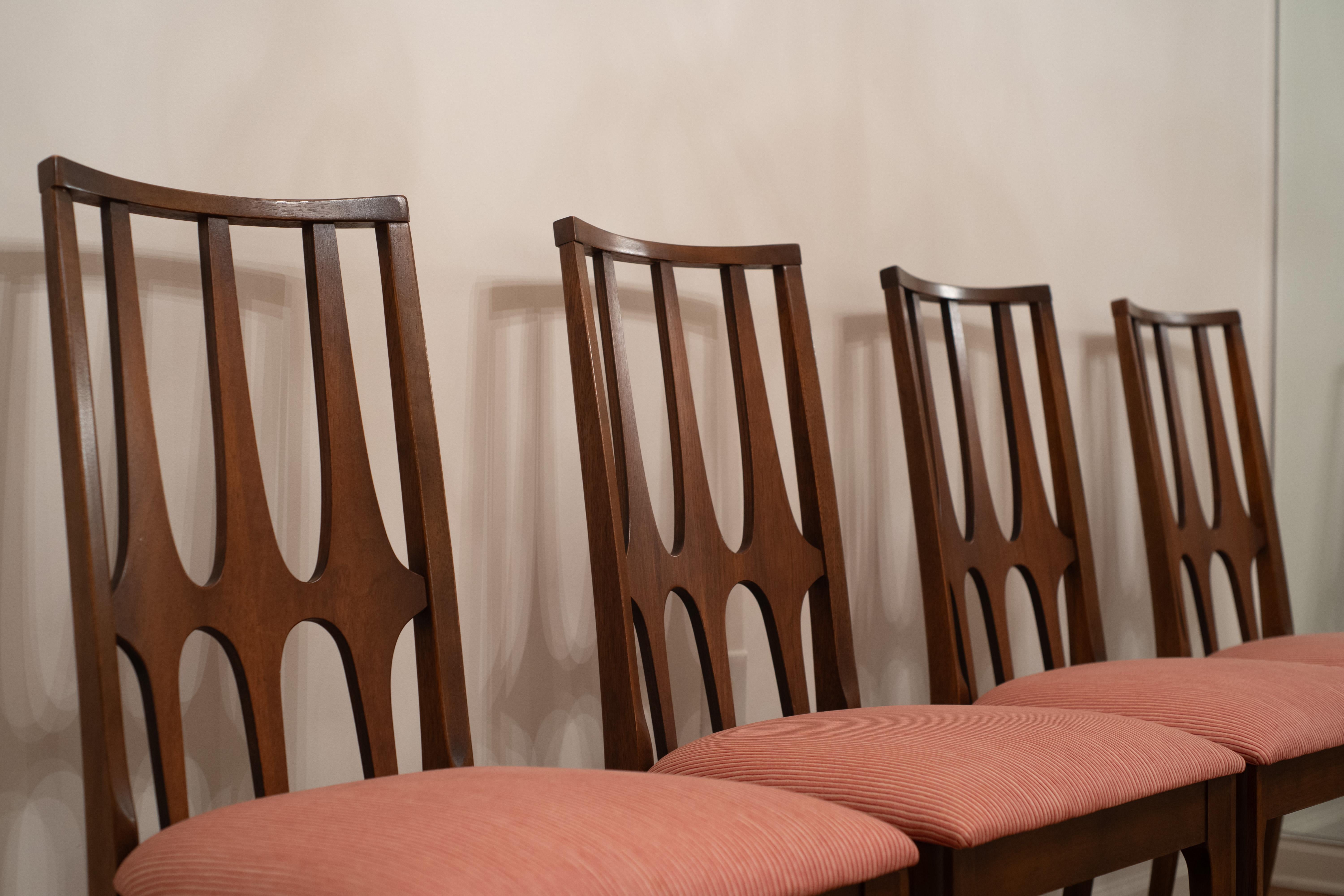 Broyhill Brasilia Dining Table & Chairs in Walnut & Pink Upholstery w/ 3 Leaves For Sale 8