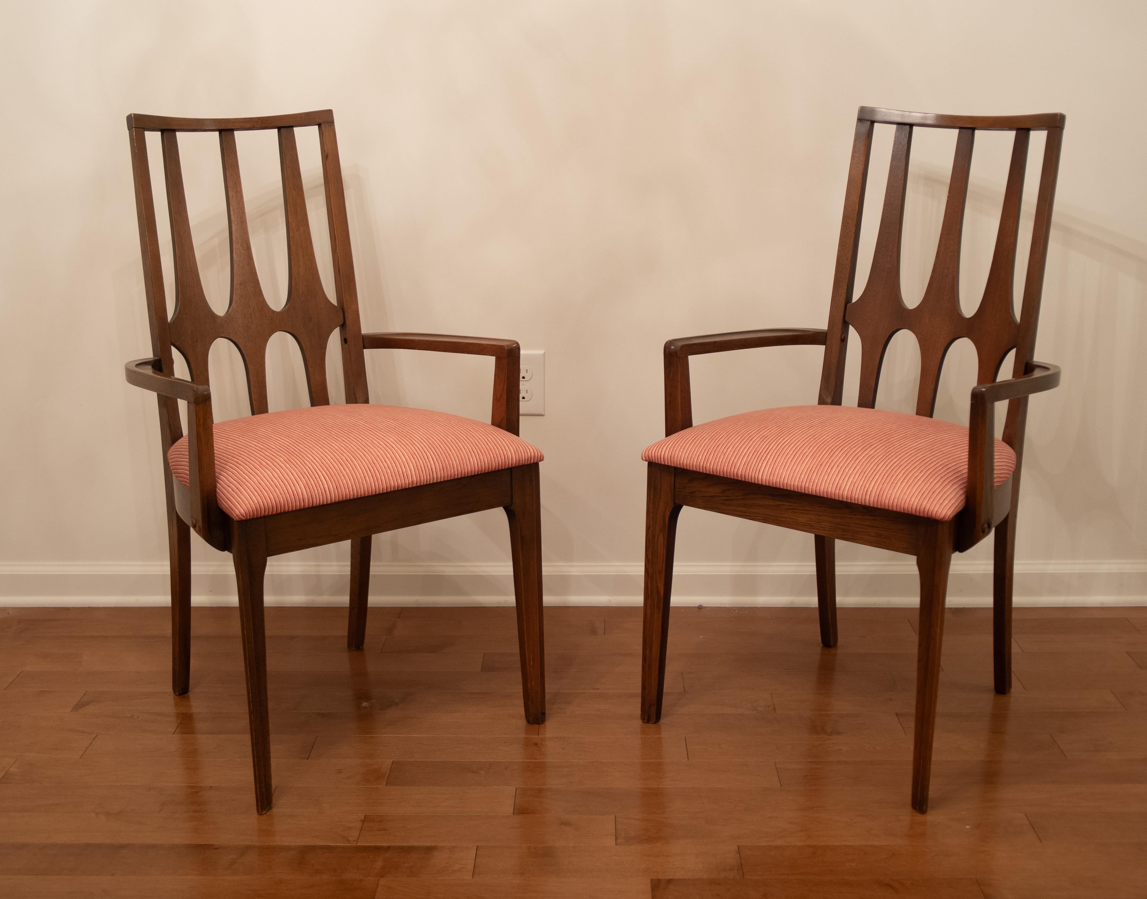 Broyhill Brasilia Dining Table & Chairs in Walnut & Pink Upholstery w/ 3 Leaves For Sale 9