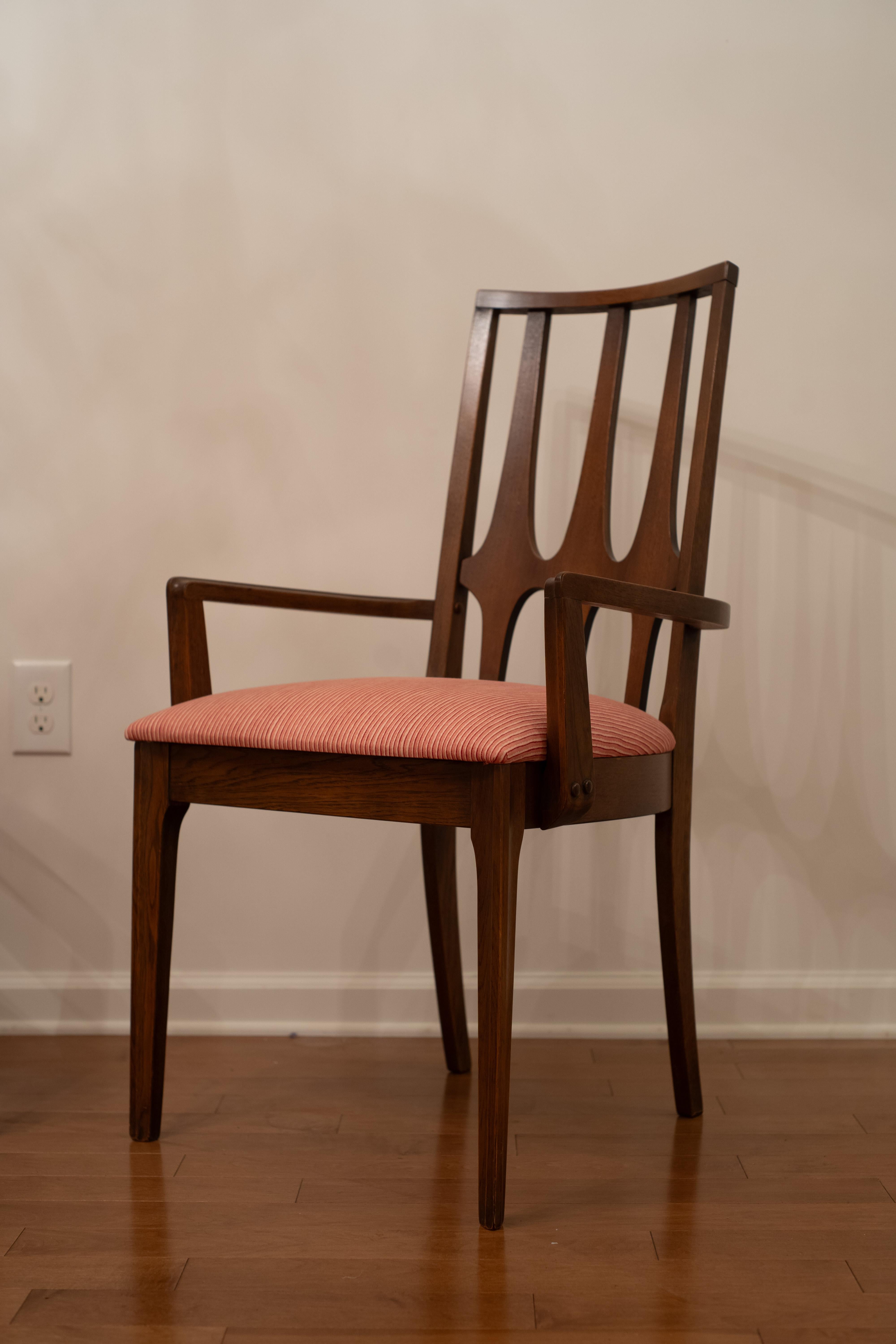 Broyhill Brasilia Dining Table & Chairs in Walnut & Pink Upholstery w/ 3 Leaves For Sale 10