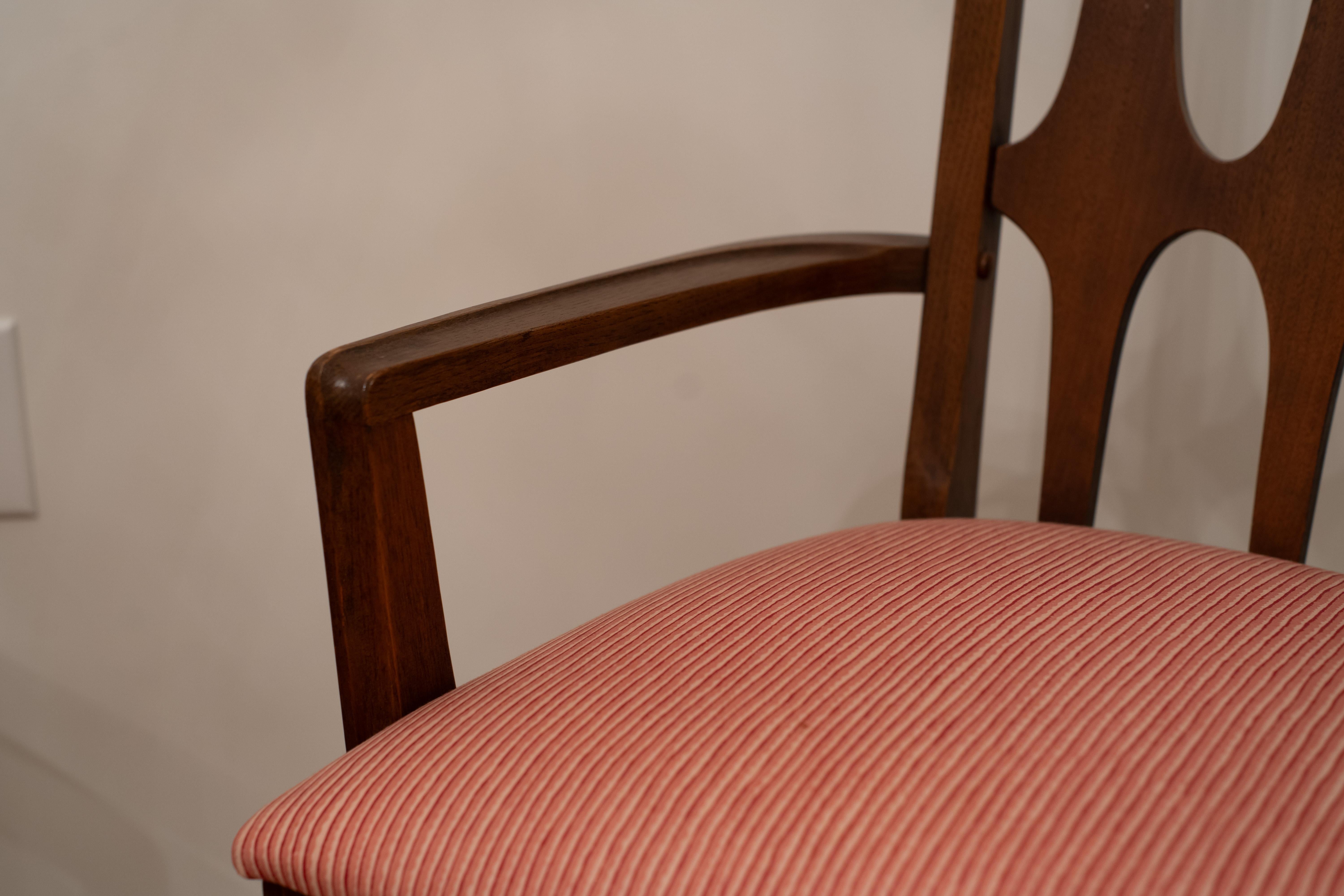 Broyhill Brasilia Dining Table & Chairs in Walnut & Pink Upholstery w/ 3 Leaves For Sale 13