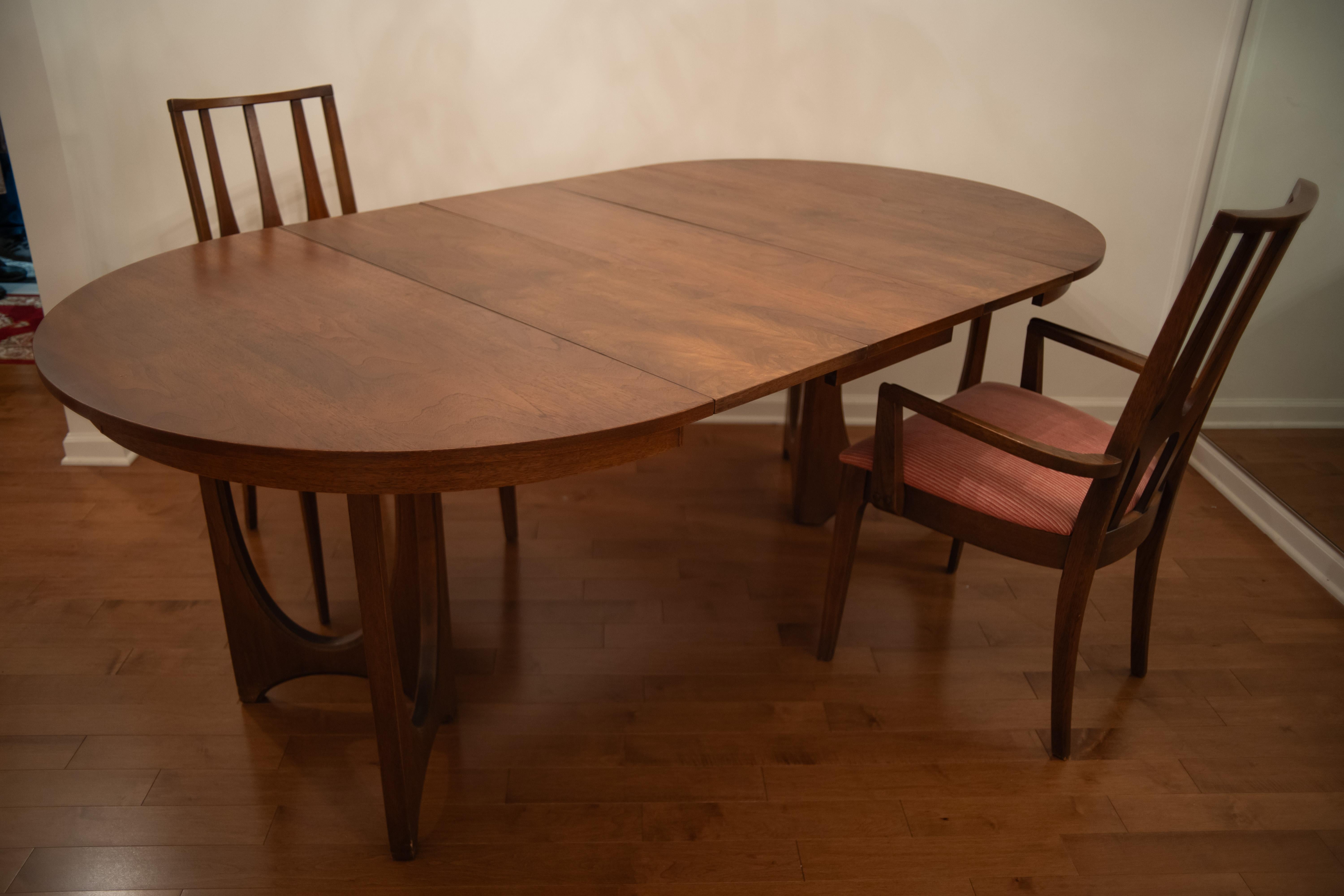 Mid-Century Modern Broyhill Brasilia Dining Table & Chairs in Walnut & Pink Upholstery w/ 3 Leaves For Sale