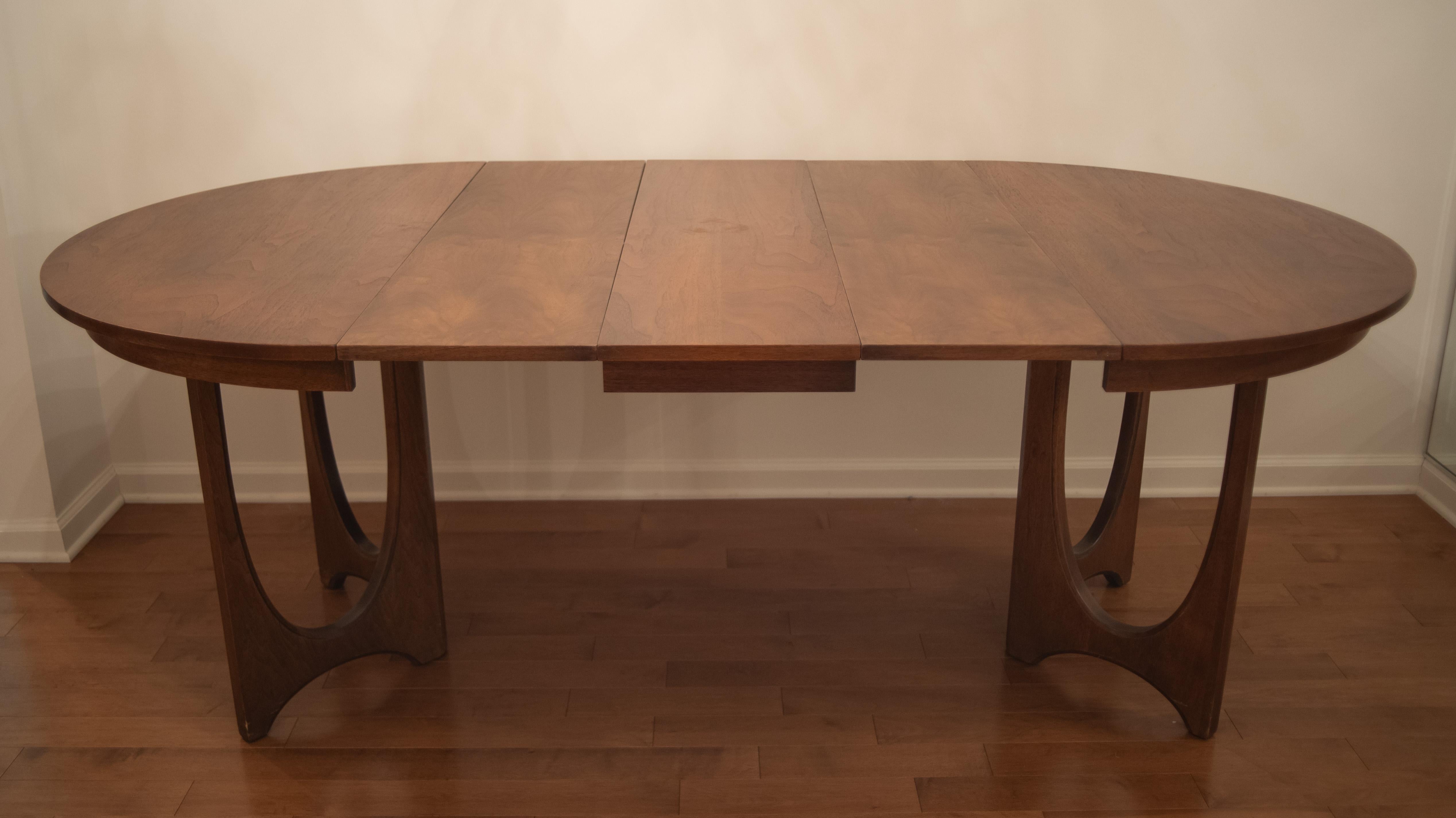 Broyhill Brasilia Dining Table & Chairs in Walnut & Pink Upholstery w/ 3 Leaves For Sale 3
