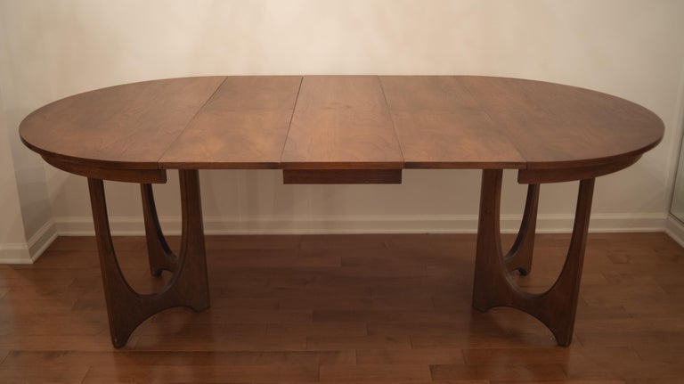 Broyhill Brasilia Dining Table and Chairs in Walnut and Pink