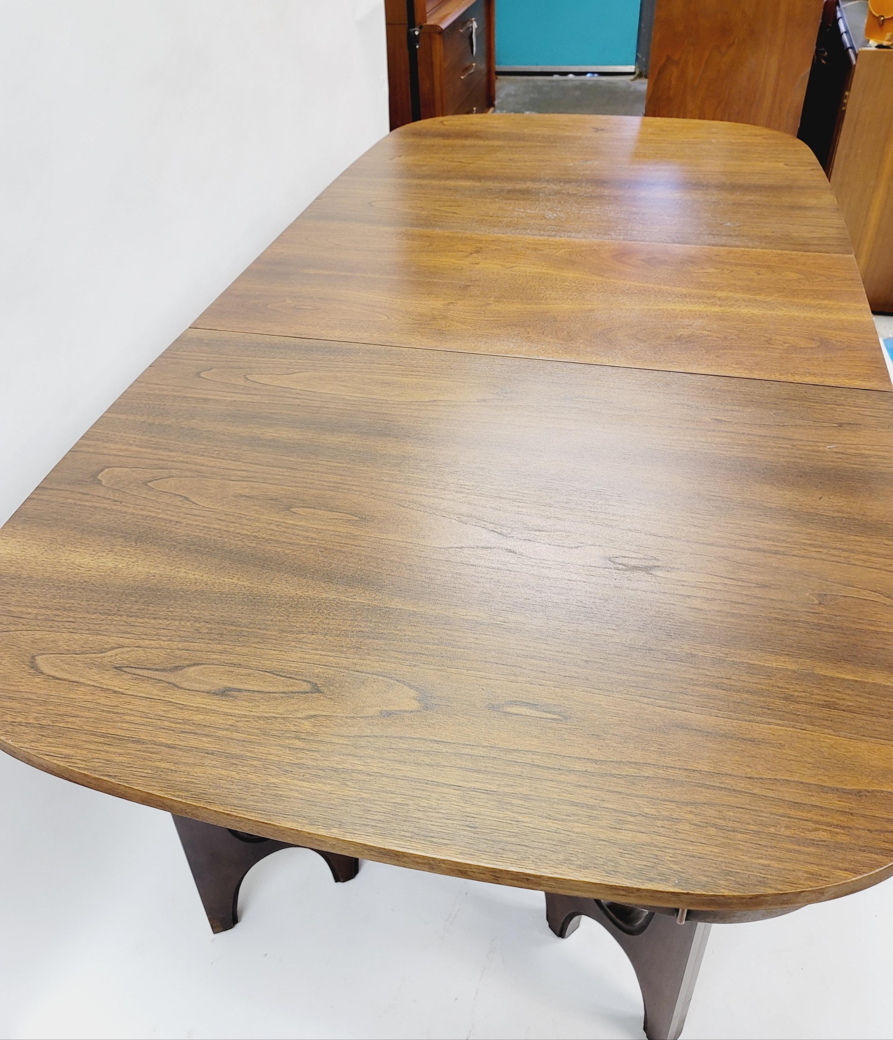 broyhill dining table