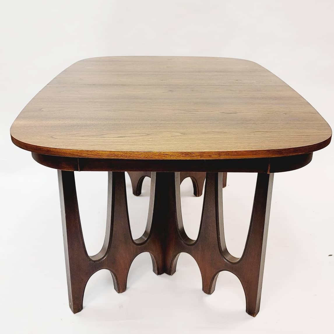 Broyhill Brasilia Dining Table In Good Condition In Southampton, NJ