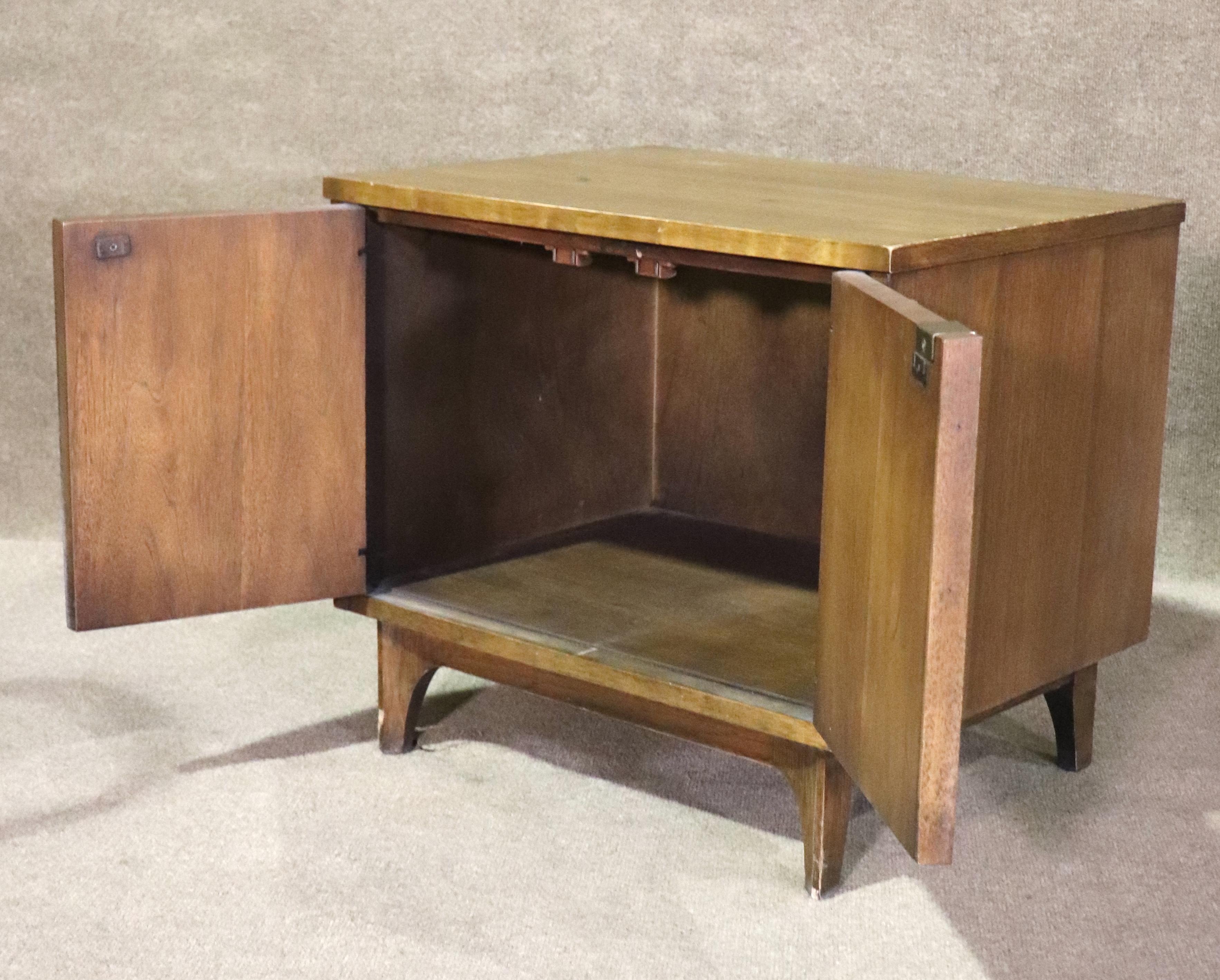 Broyhill 'Brasilia' End Tables / Record Cabinets In Good Condition For Sale In Brooklyn, NY