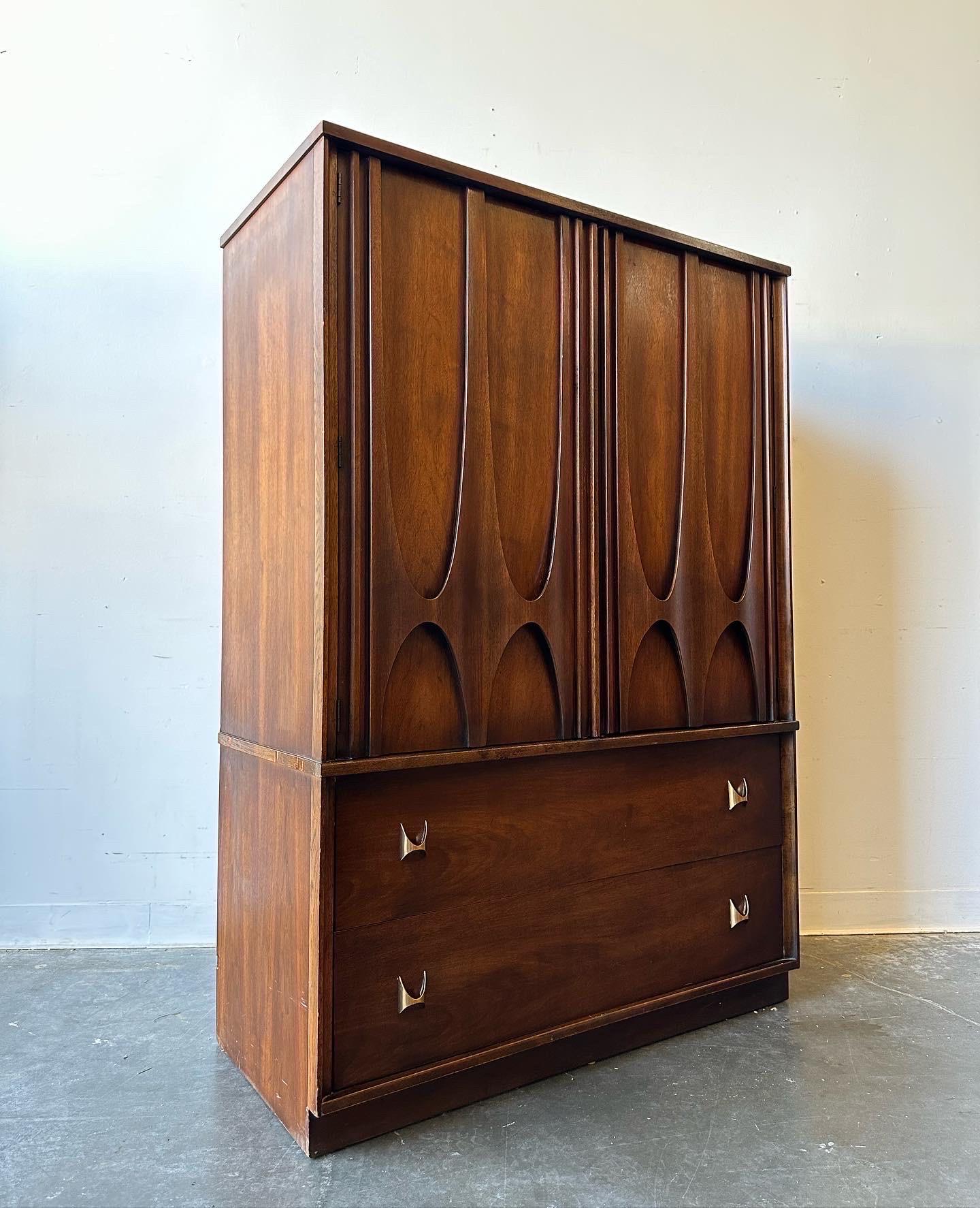 broyhill gentleman's chest
