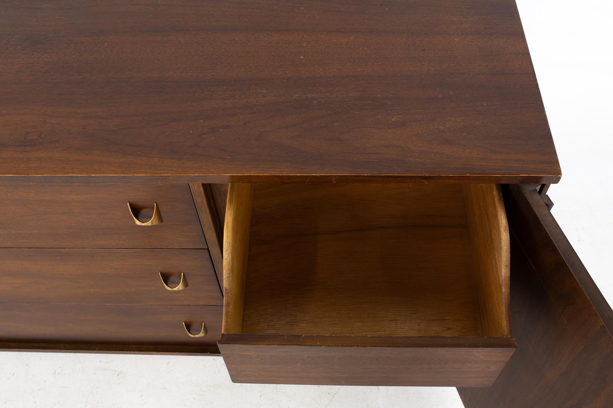 Broyhill Brasilia II Brutalist Mid Century Walnut 9 Drawer Lowboy Dresser 3