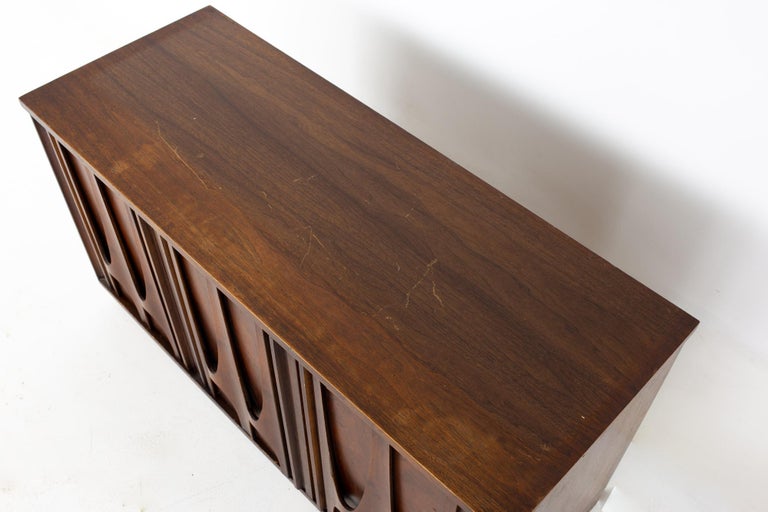 Broyhill Brasilia II Mid Century Plinth Base Sideboard Credenza Buffet