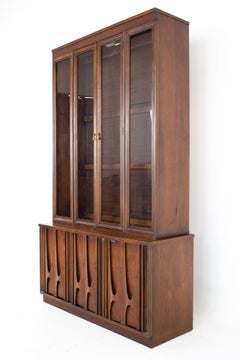 Broyhill Brasilia II Mid Century Plinth Base Sideboard Credenza Buffet and Hutch