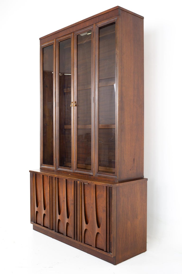 Broyhill Brasilia II Mid Century Plinth Base Sideboard Credenza Buffet