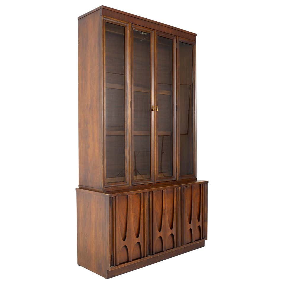 Broyhill Brasilia II Mid Century Plinth Base Sideboard Credenza Buffet