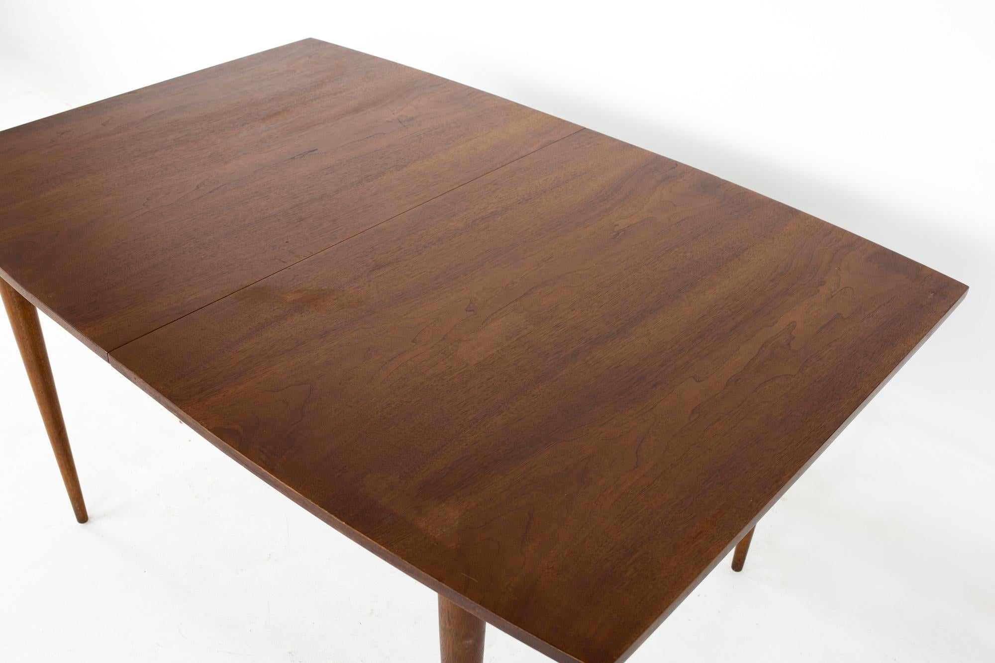 Broyhill Brasilia II Mid Century Walnut Dining Table In Good Condition For Sale In Countryside, IL