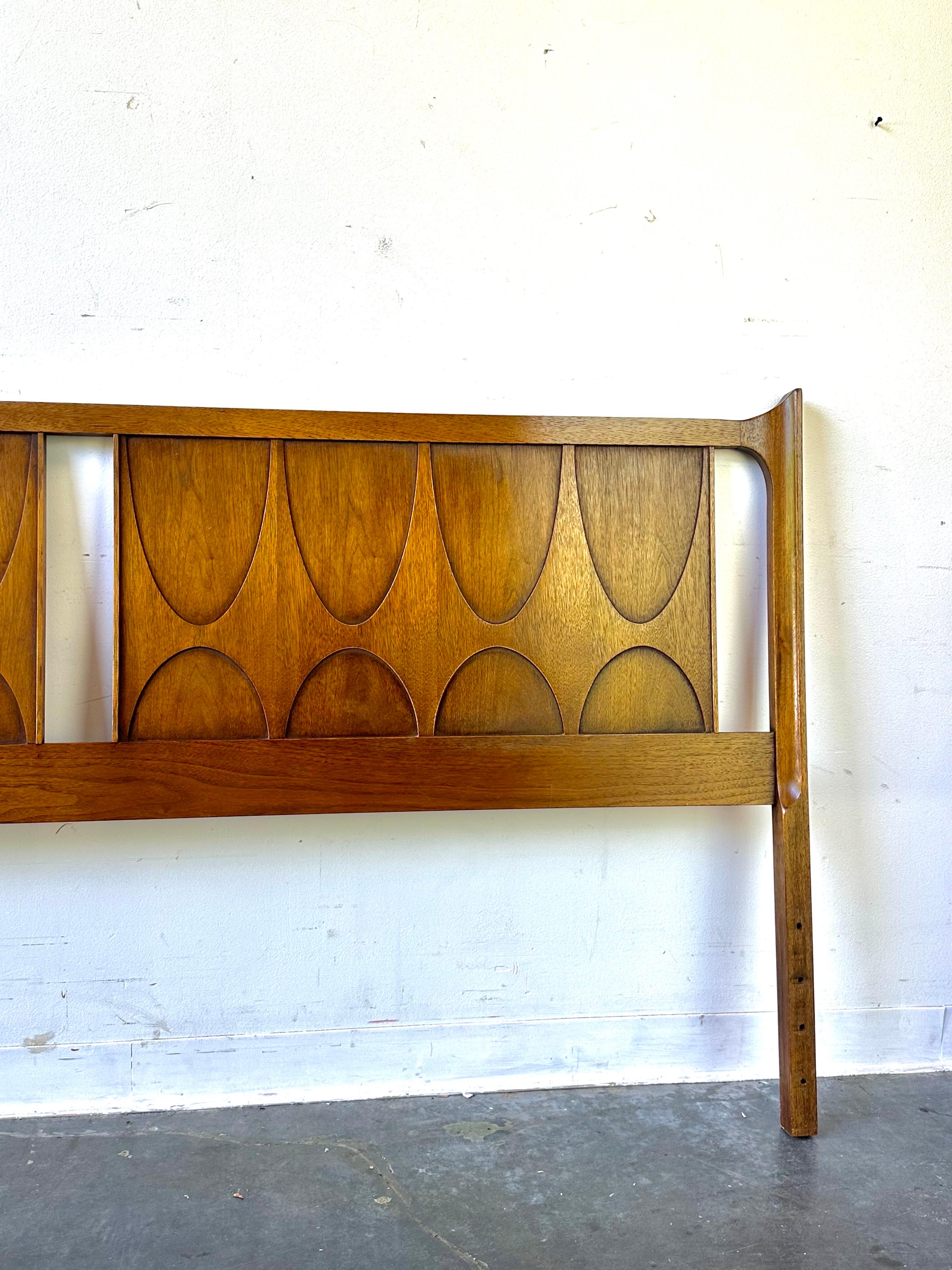 Rare Broyhill Brasilia King Headboard

Walnut king size headboard from the Brasilia series.


Great shape with some minor signs of wear.