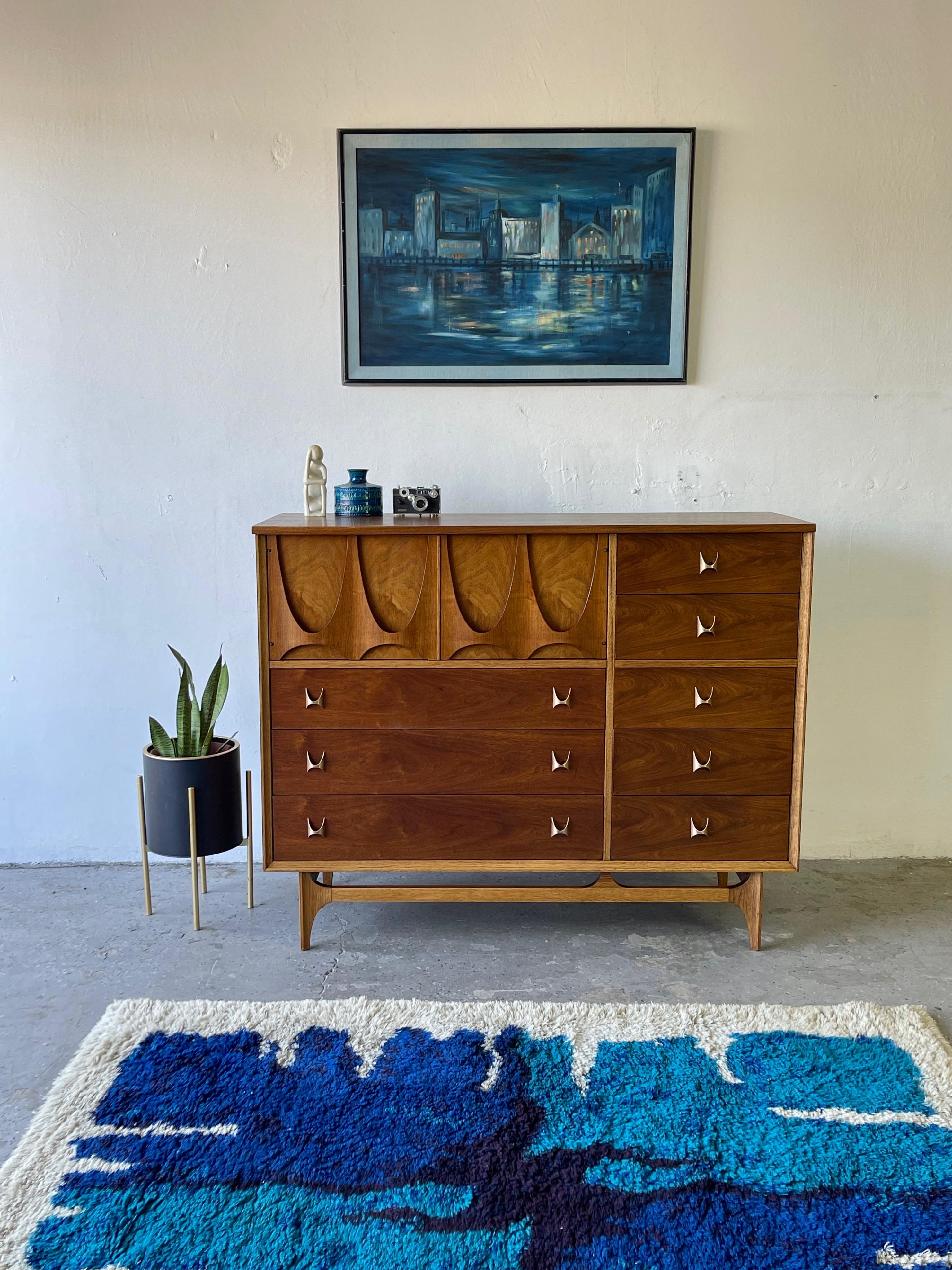 Broyhill Brasilia Magna mid century 8 drawer walnut highboy dresser gentlemans chest 

Very collectible Broyhill Premier Brasilia line “magna dresser”. Among the Brasilia bedroom pieces, this is the hardest to find. This is a fantastic storage