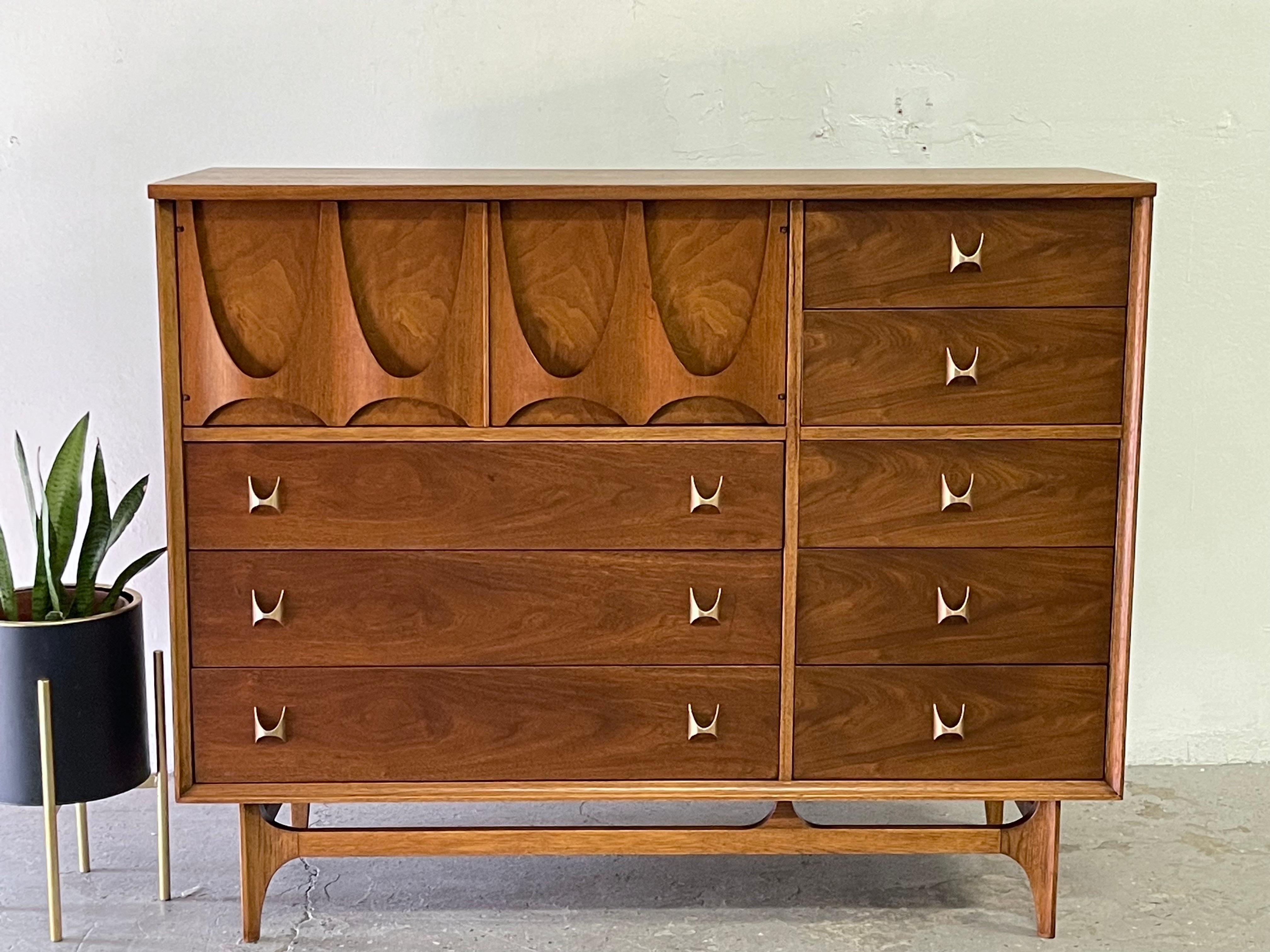 broyhill brasilia gentleman's chest