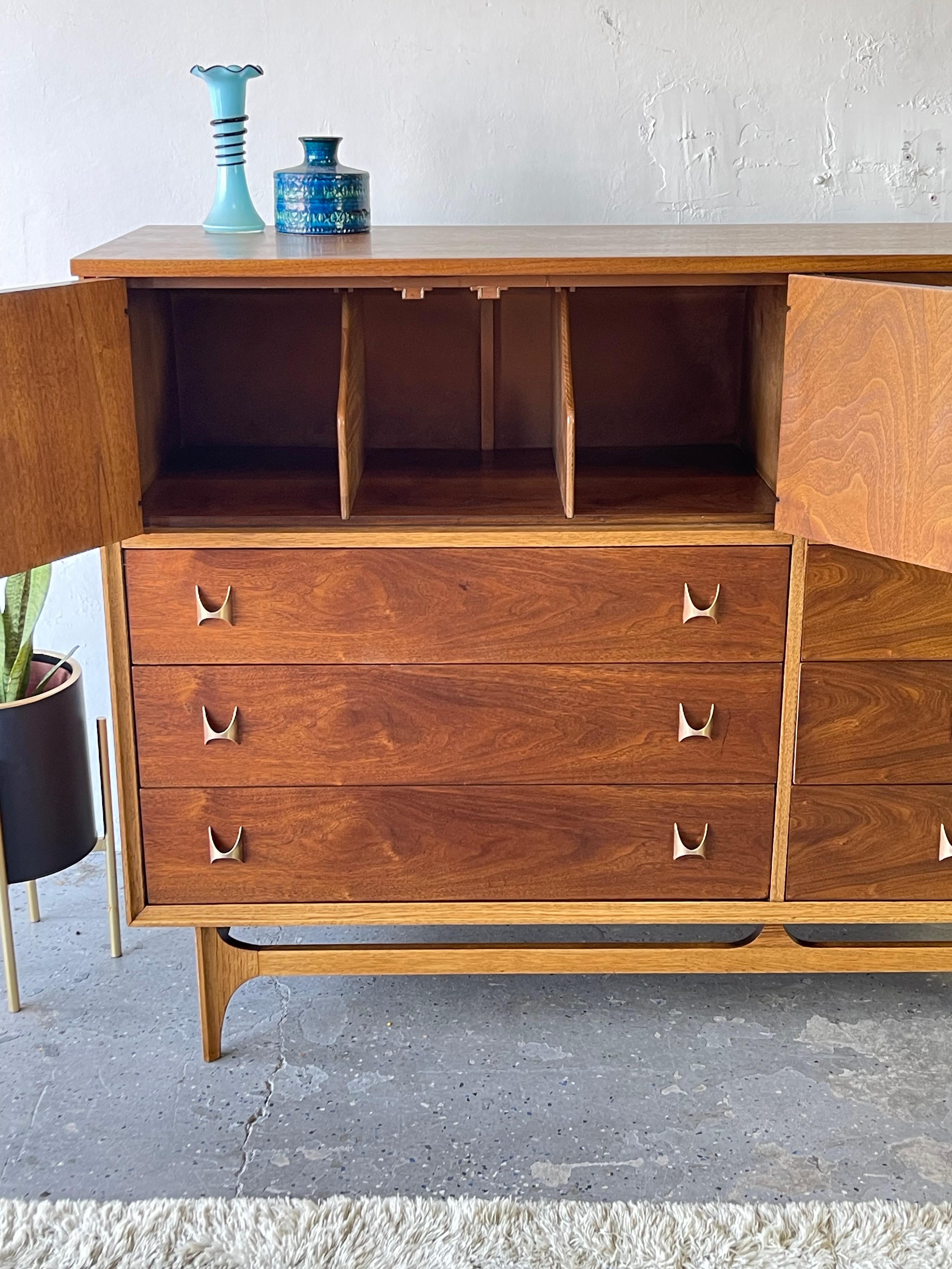 Broyhill Brasilia Magna Mid Century 8 Drawer Highboy Dresser Gentlemans Chest 1