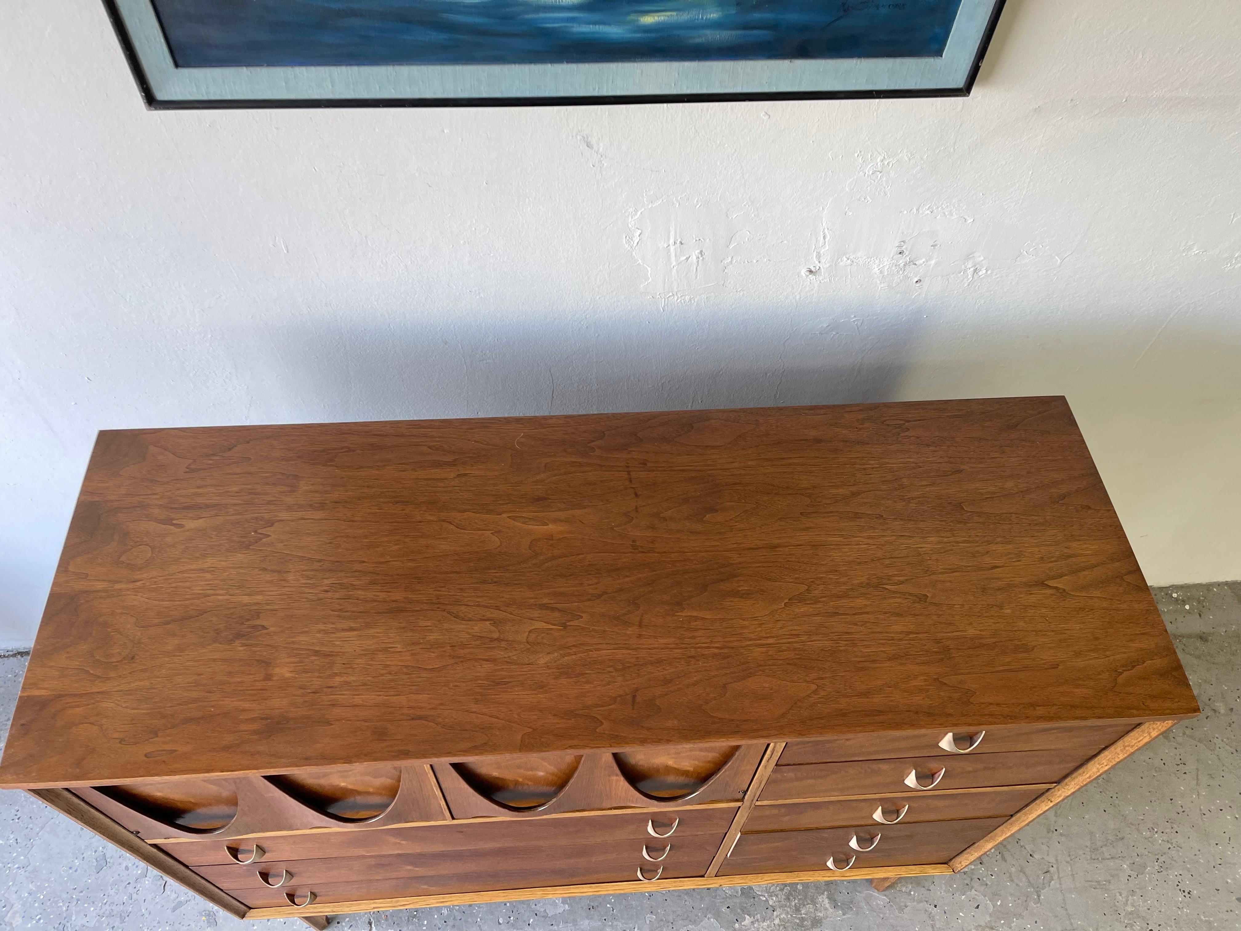 Brass Broyhill Brasilia Magna Mid-Century 8 Drawer Highboy Dresser Gentleman's Chest