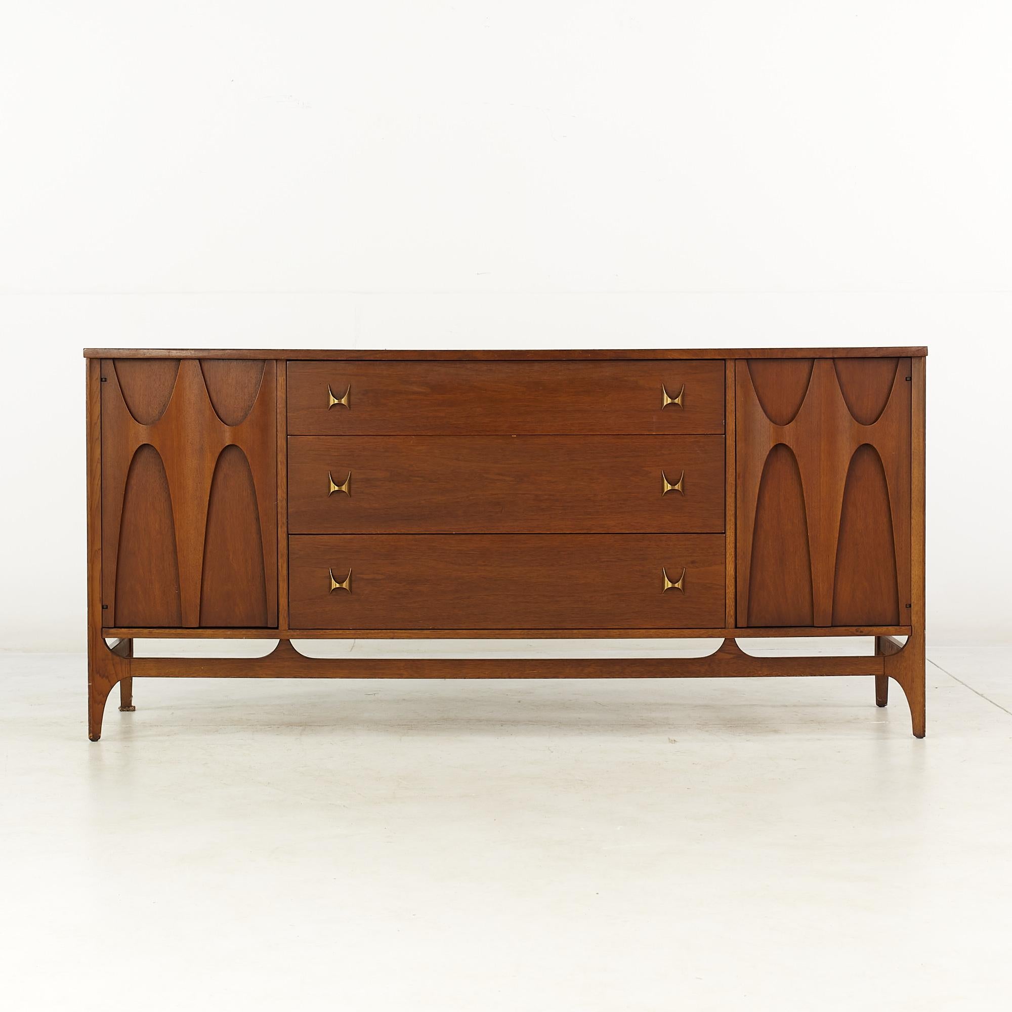 Broyhill Brasilia Mid Century Buffet and Hutch 2