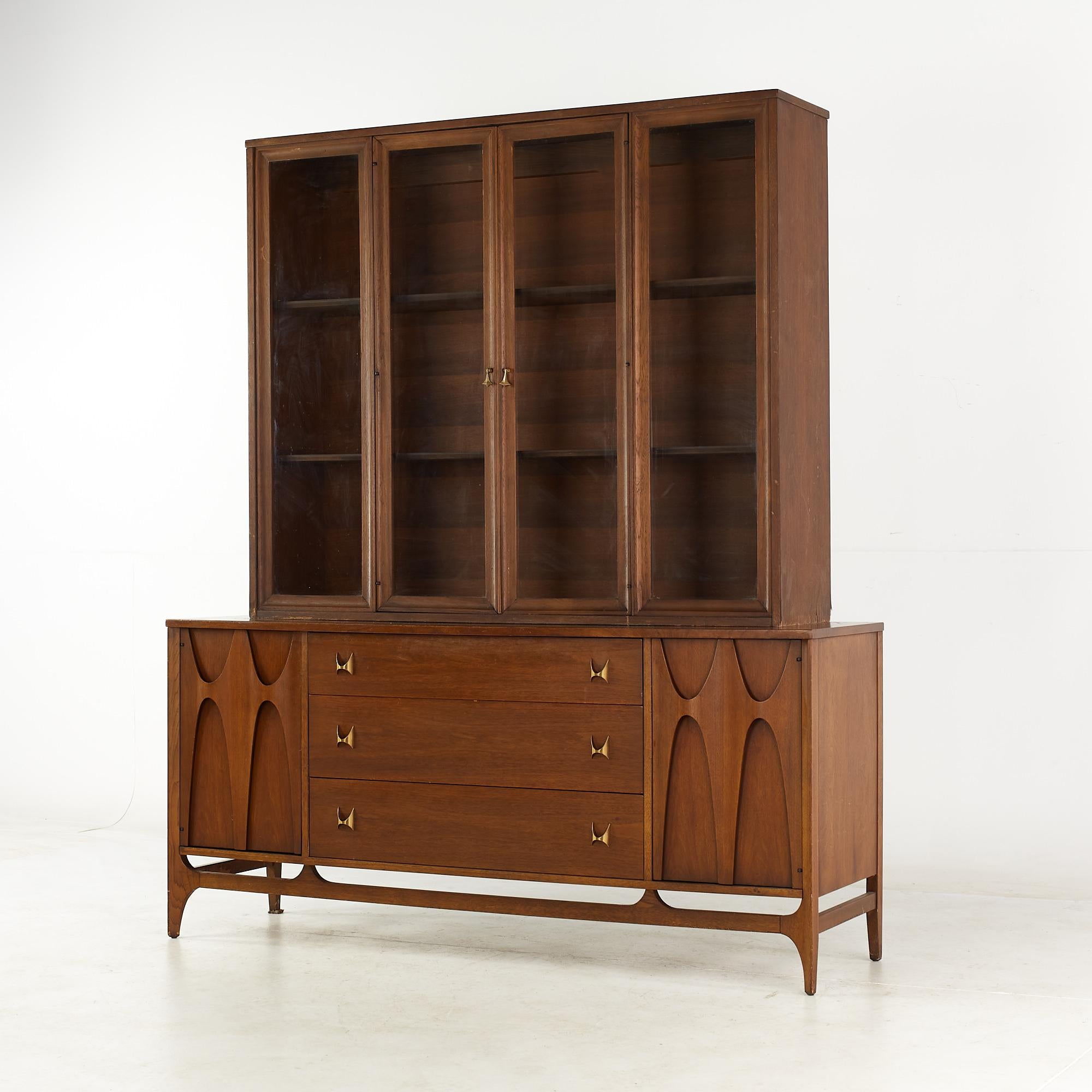 broyhill buffet cabinet