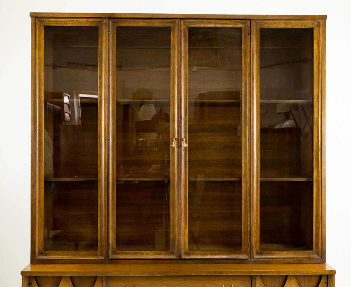 Broyhill Brasilia Mid Century Buffet and Hutch In Good Condition In Franklin Park, IL