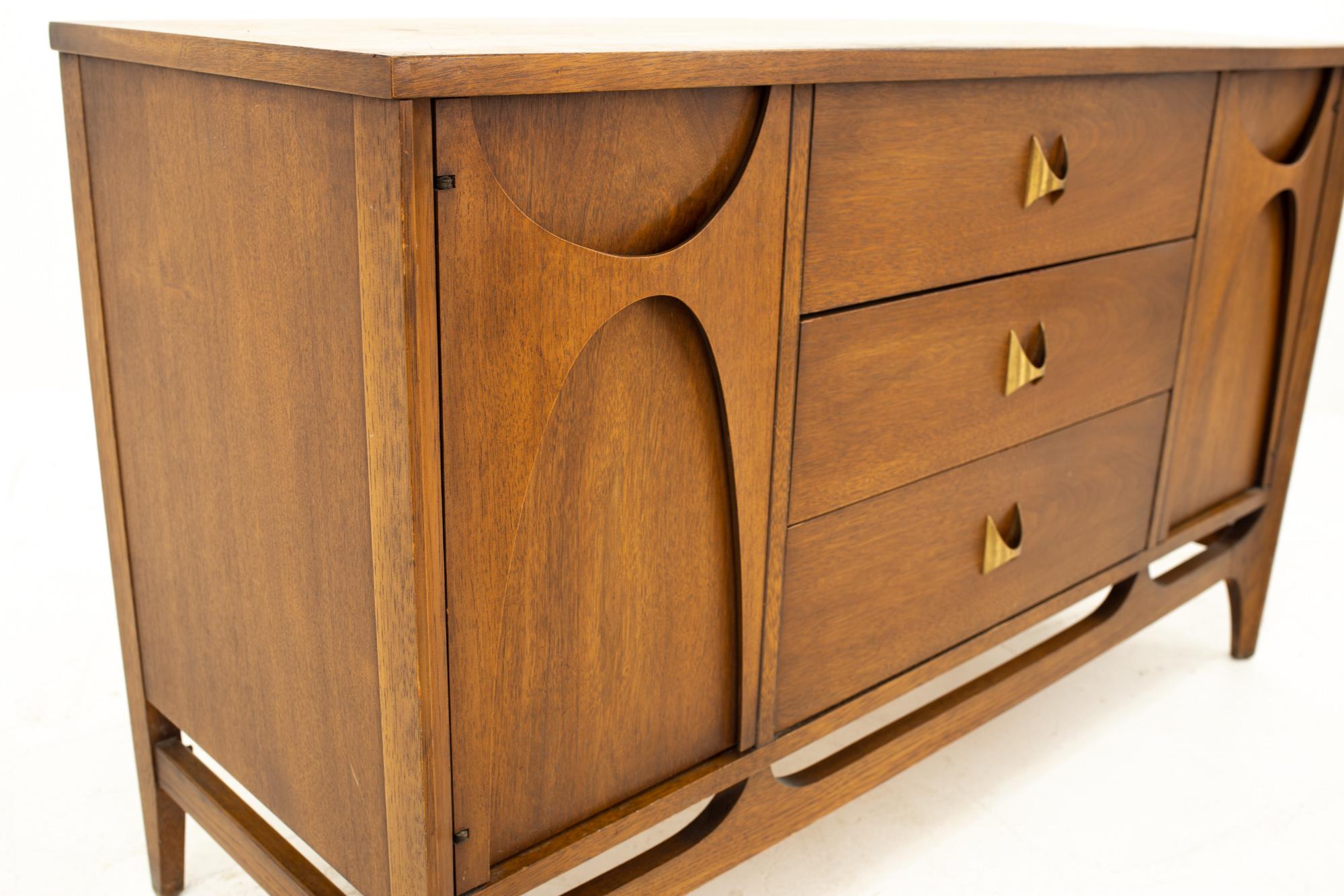 Broyhill Brasilia Midcentury Buffet Hutch China For Sale at
