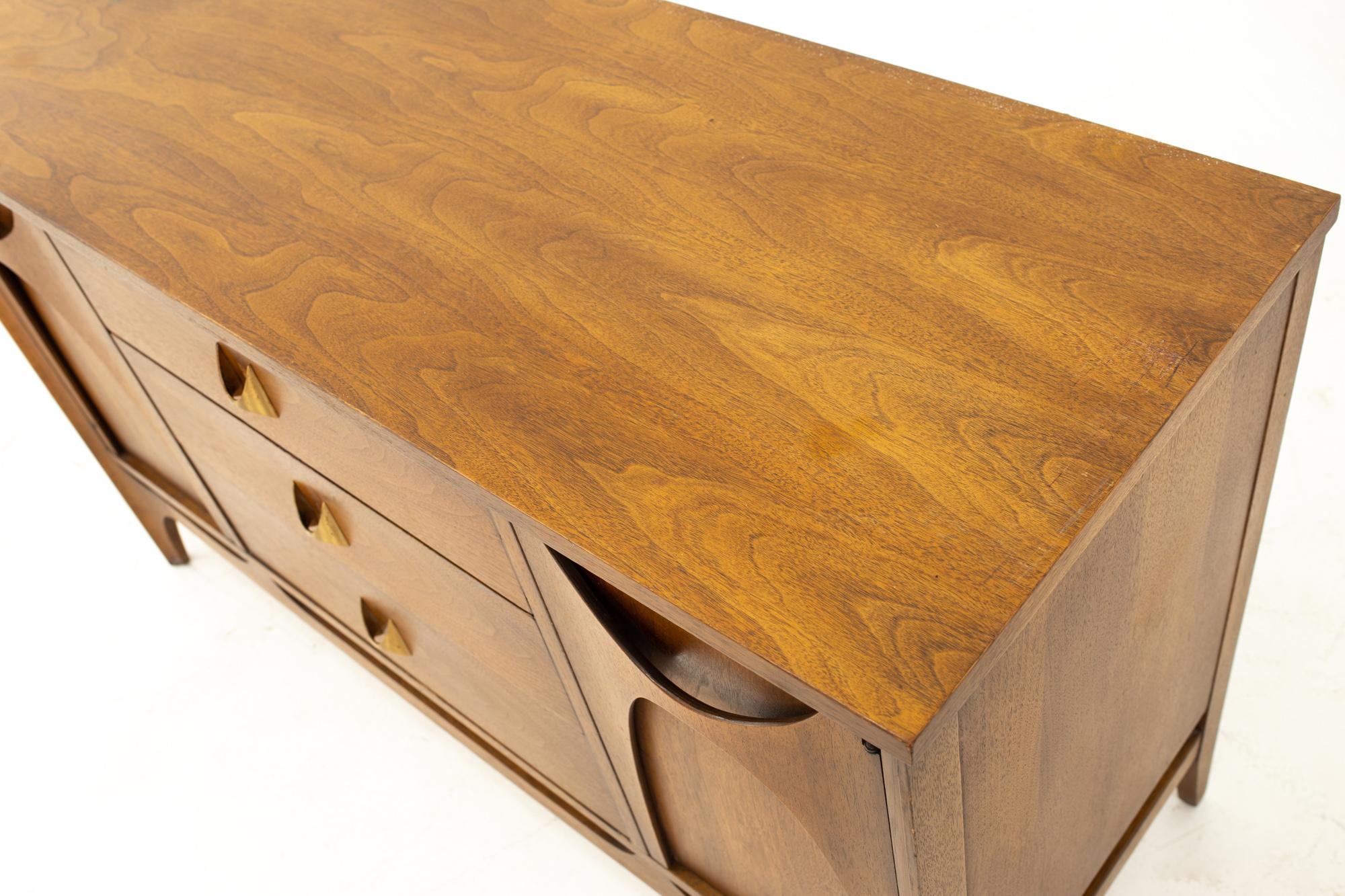 Broyhill Brasilia Midcentury Buffet Hutch China For Sale at