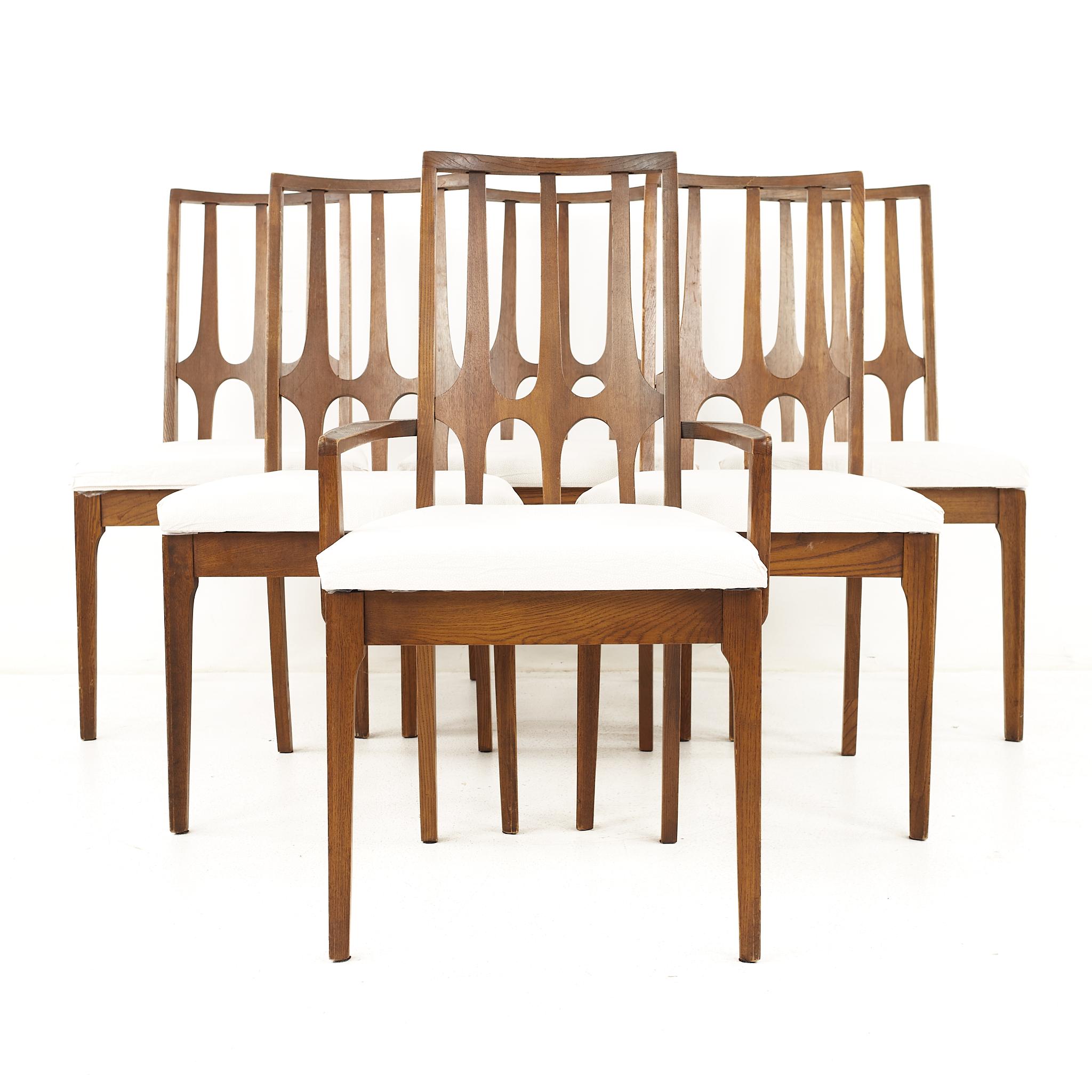Broyhill Brasilia mid century dining chairs - Set of 5

The captains' chair measures: 21.25 wide x 18 deep x 38 high, with a seat height of 19 inches and arm height of 23.75 inches 
The side chairs measures: 21.25 wide x 18 deep x 38 high, with a