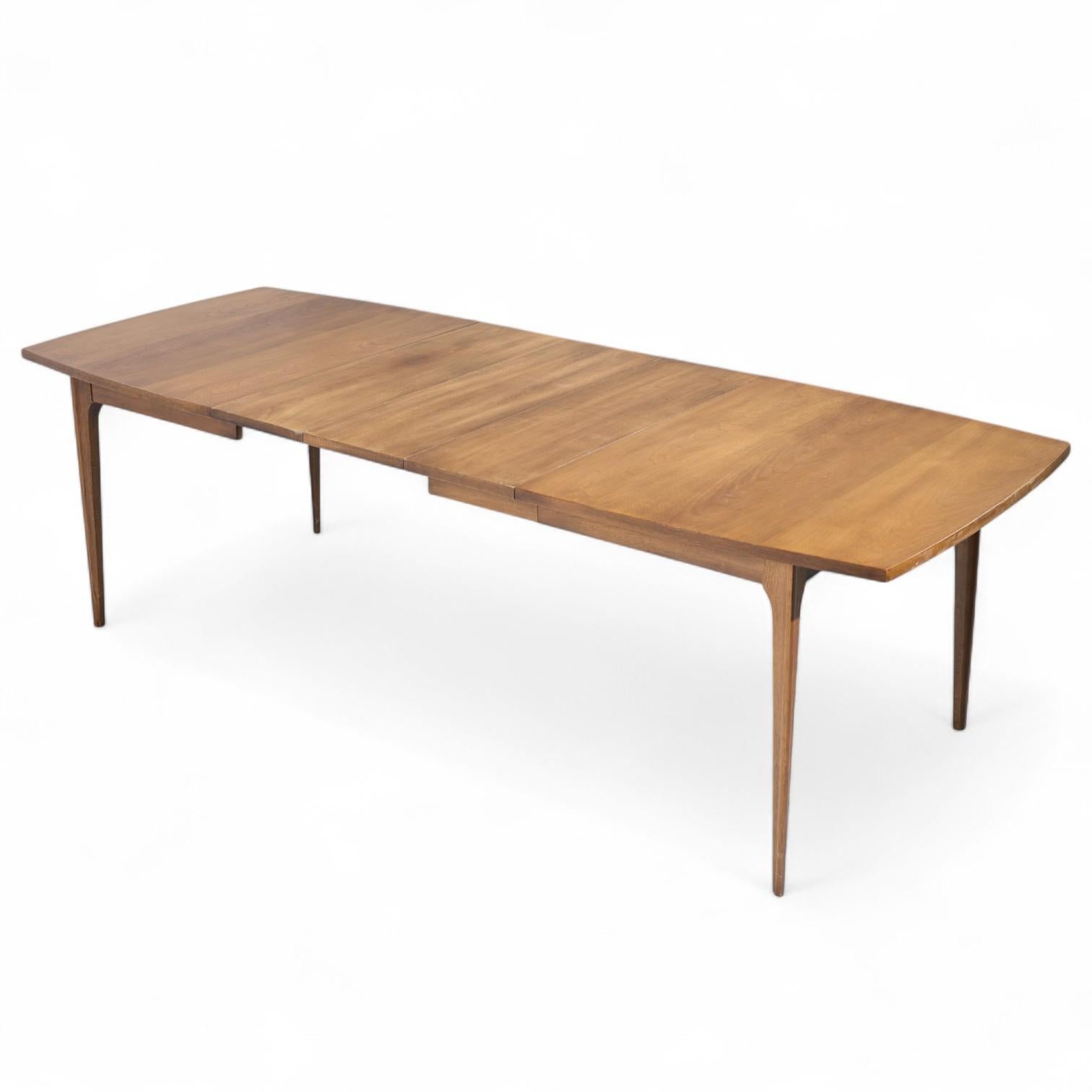 Broyhill Brasilia Mesa de comedor extensible de nogal de mediados de siglo con 3 tableros en venta 6