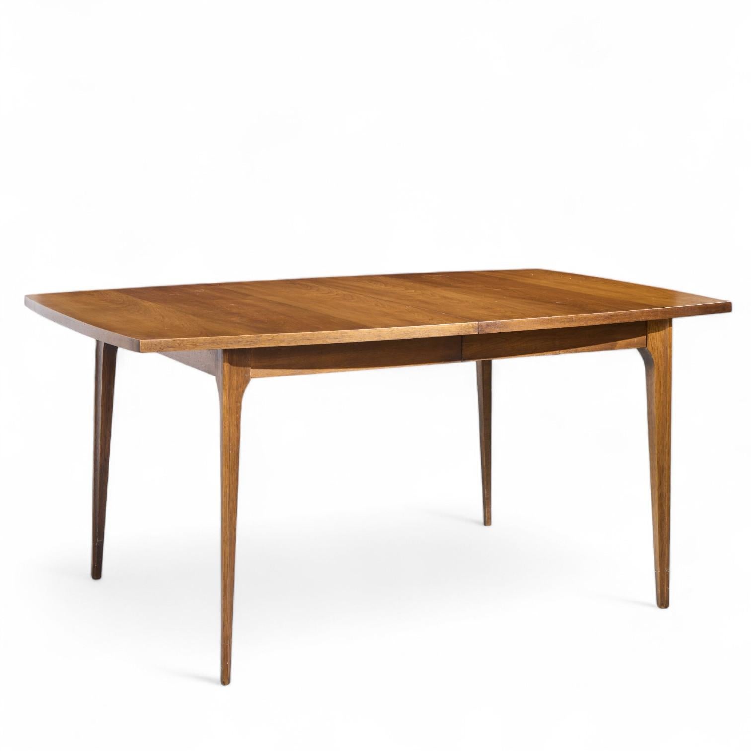 Broyhill Brasilia Mesa de comedor extensible de nogal de mediados de siglo con 3 tableros siglo XX en venta