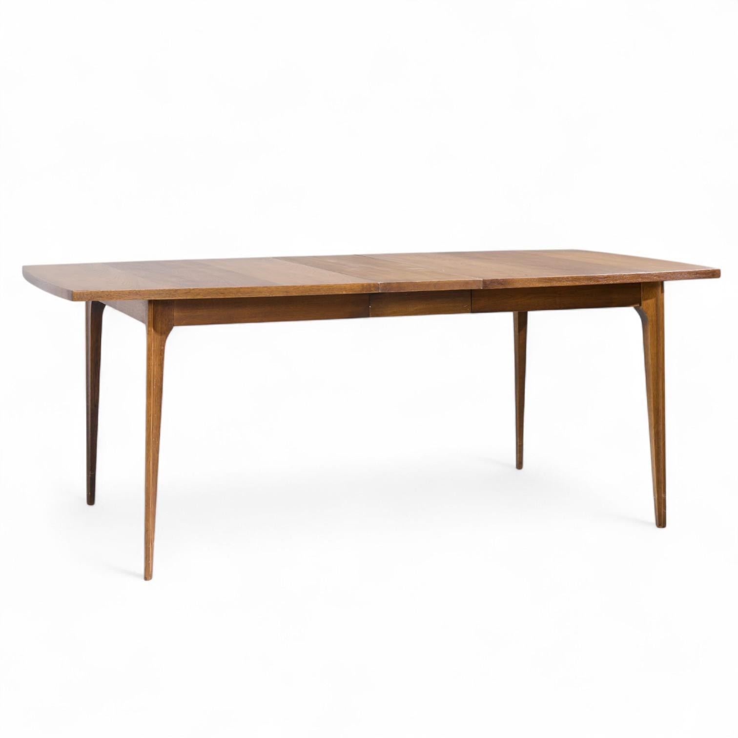 Broyhill Brasilia Mesa de comedor extensible de nogal de mediados de siglo con 3 tableros en venta 1