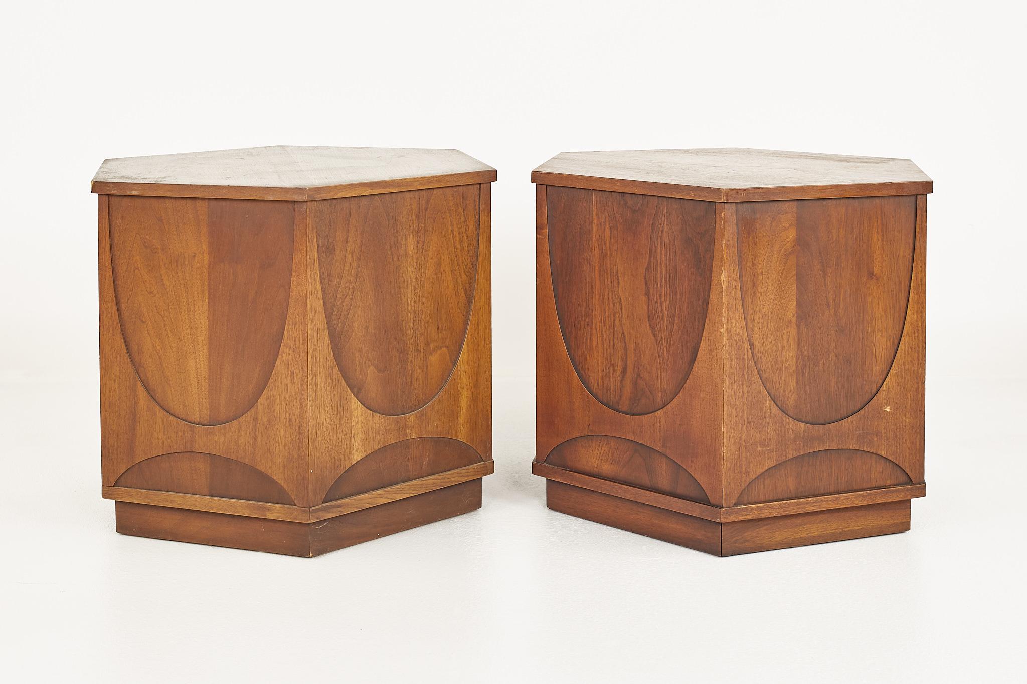 Broyhill Brasilia Mid Century Hexagon Side End Table Cabinet - Pair In Good Condition In Countryside, IL