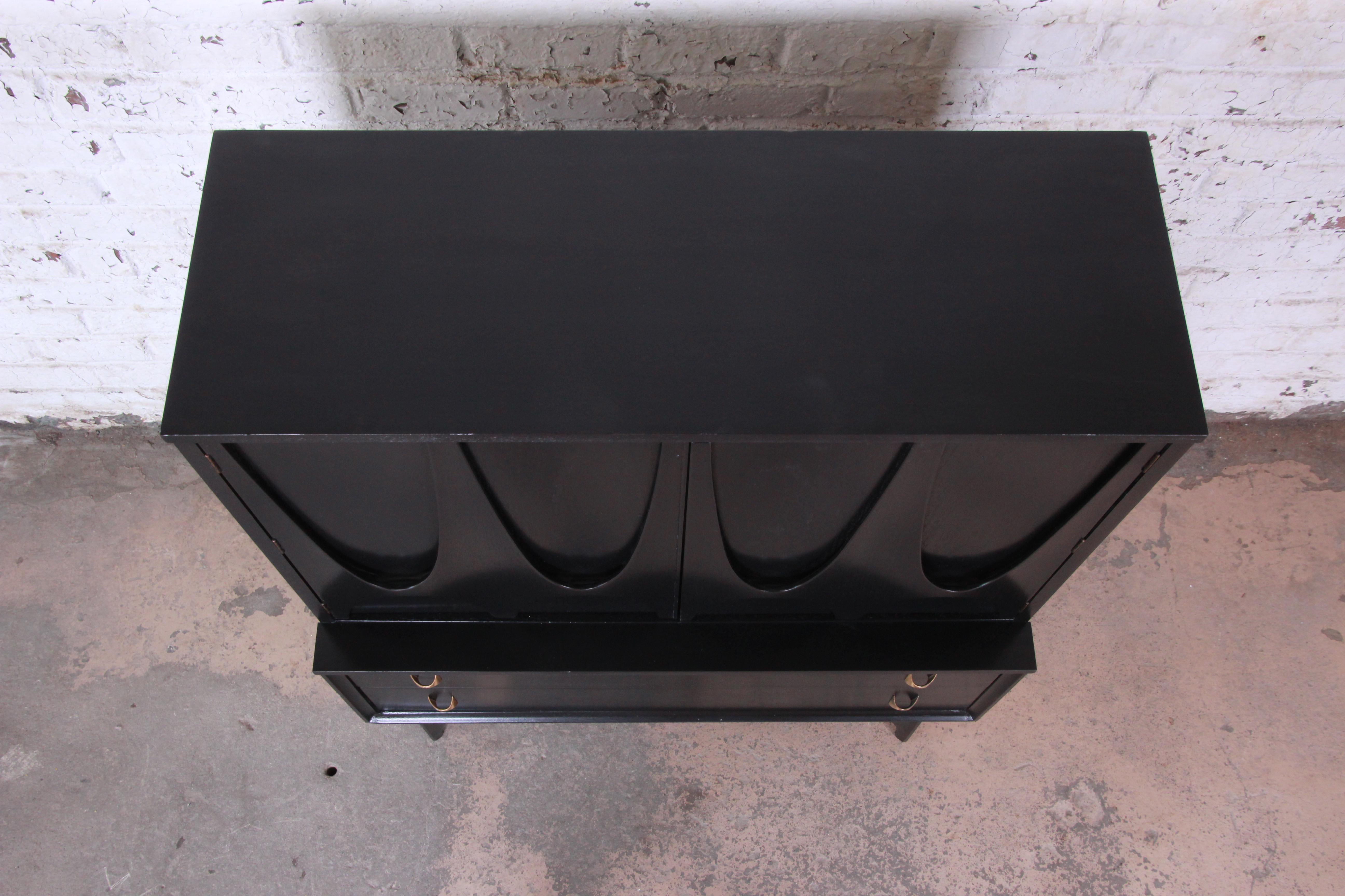 Broyhill Brasilia Mid-Century Modern Ebonized Gentleman's Chest, 1966 In Good Condition In South Bend, IN