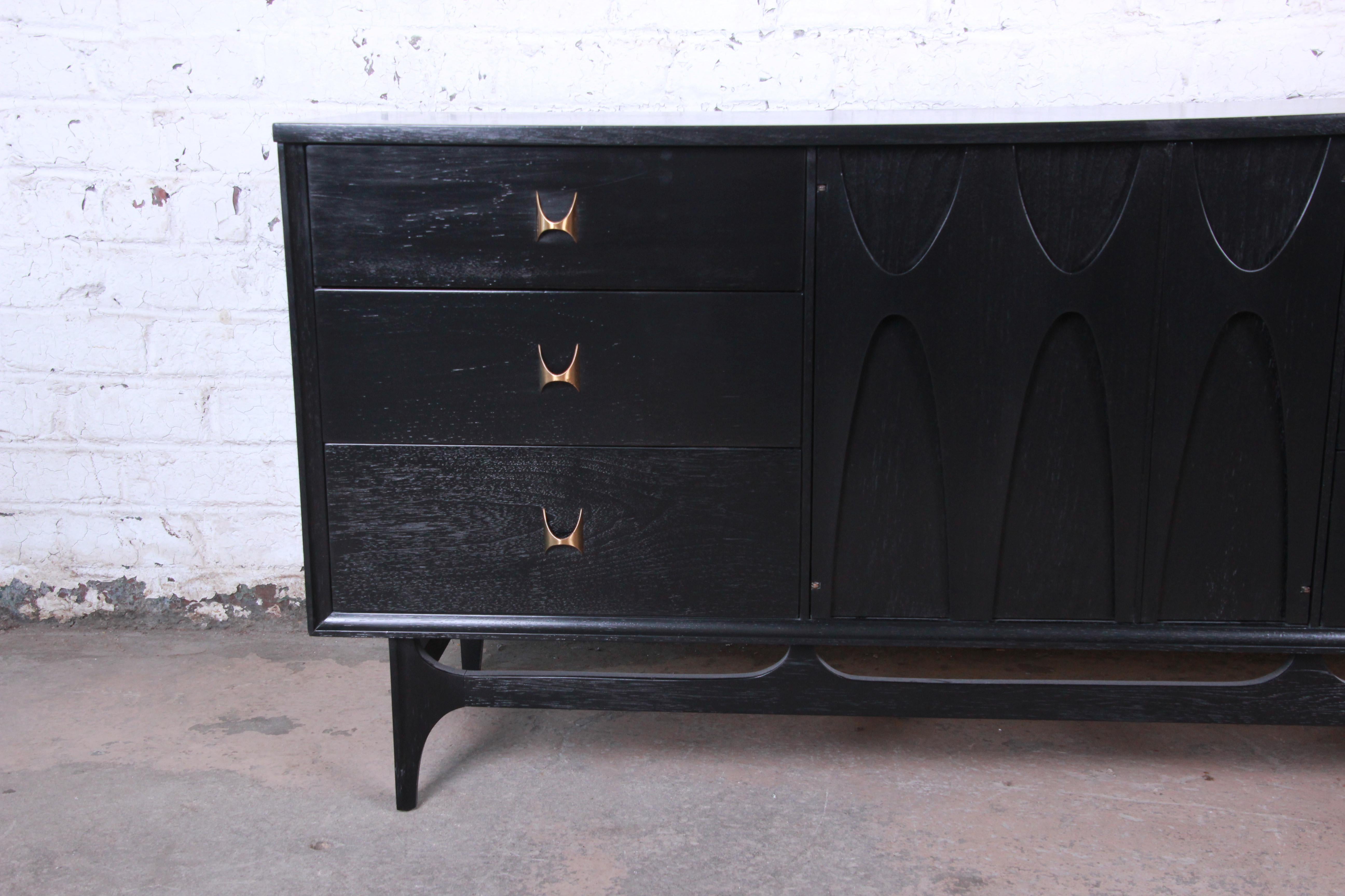Broyhill Brasilia Mid-Century Modern Ebonized Long Dresser or Credenza, 1962 In Good Condition In South Bend, IN