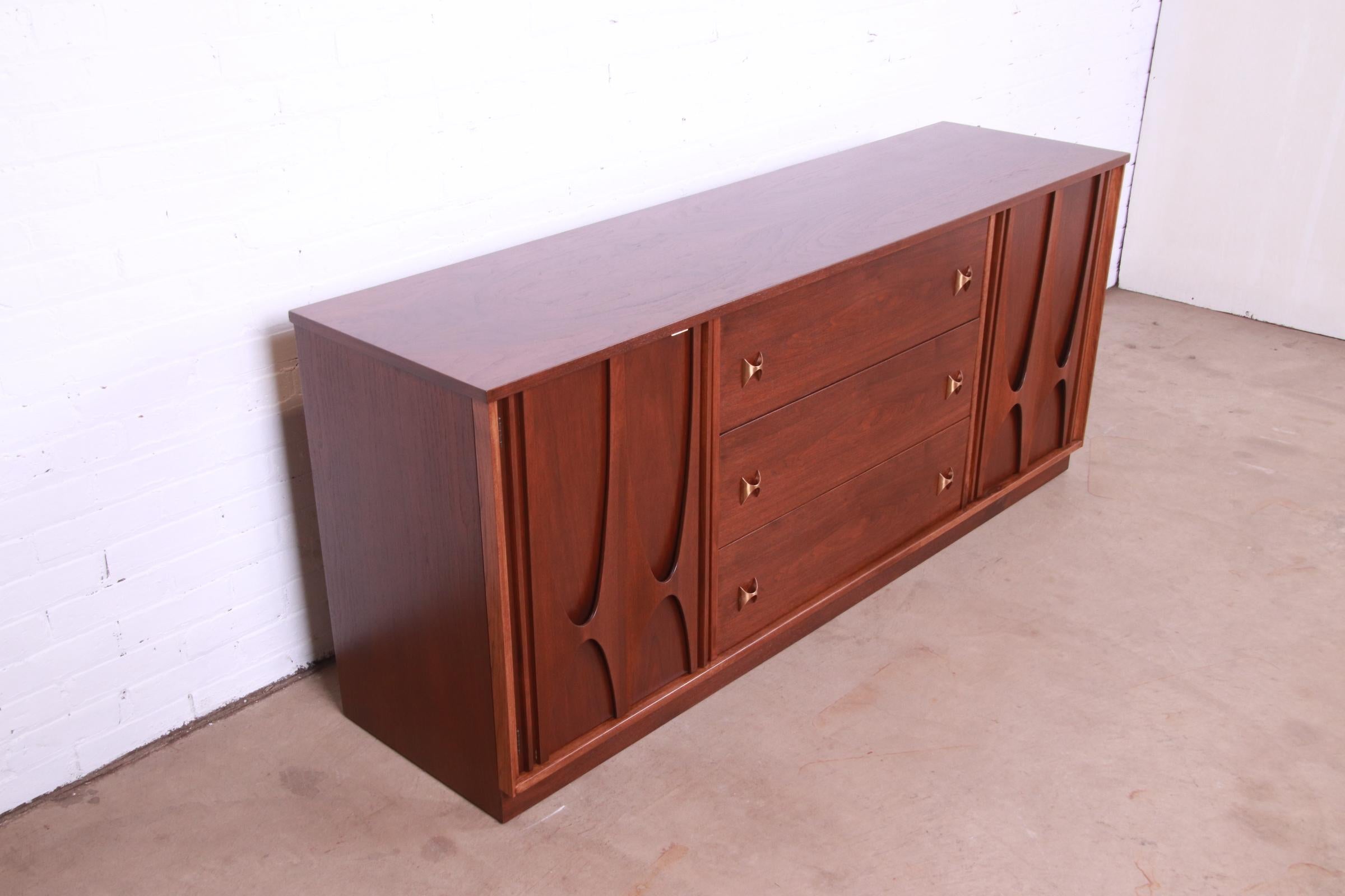 Broyhill Brasilia Mid-Century Modern Sculpted Walnut Dresser or Credenza, 1960s In Good Condition In South Bend, IN