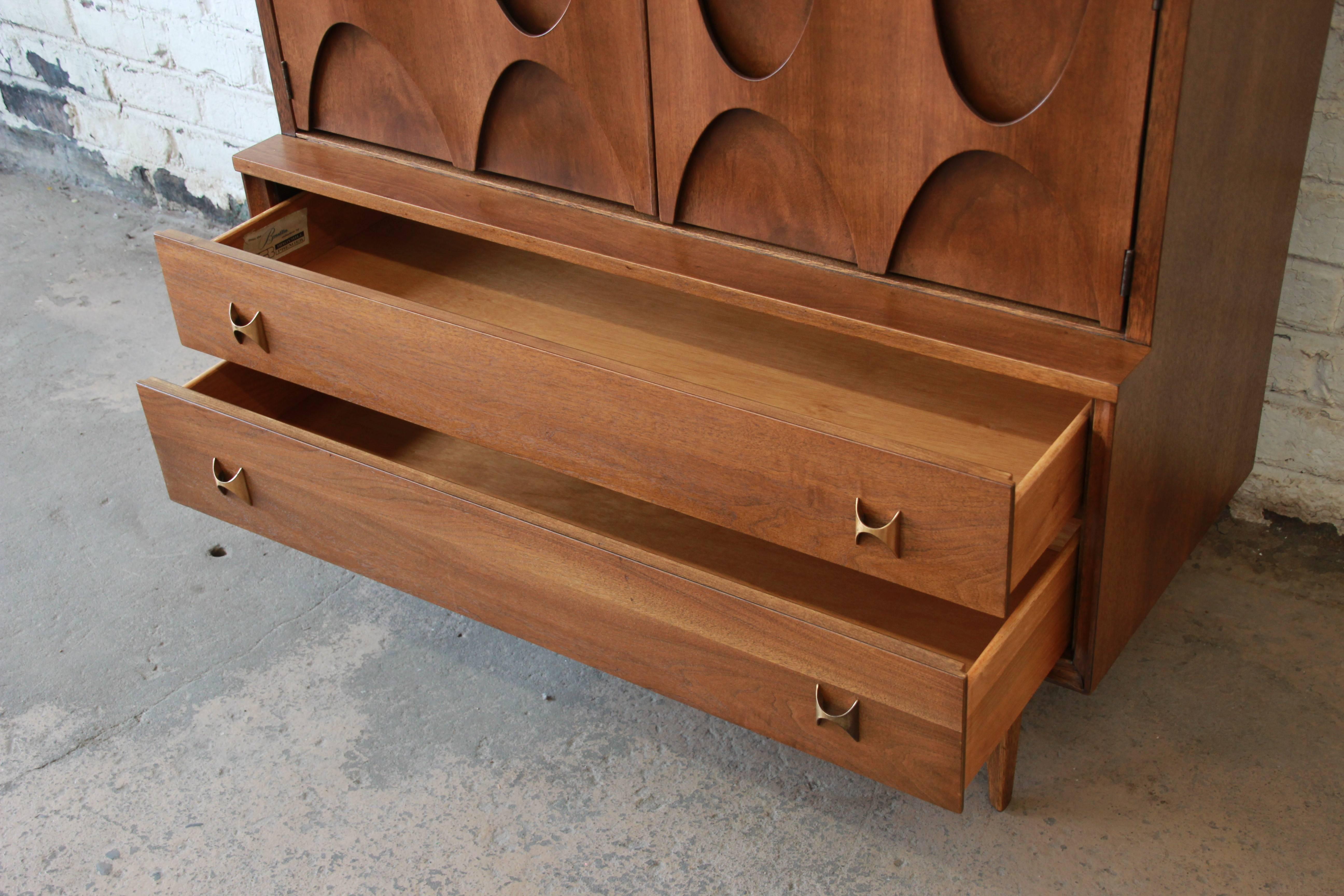 Broyhill Brasilia Mid-Century Modern Sculpted Walnut Gentleman's Chest, 1960s 1