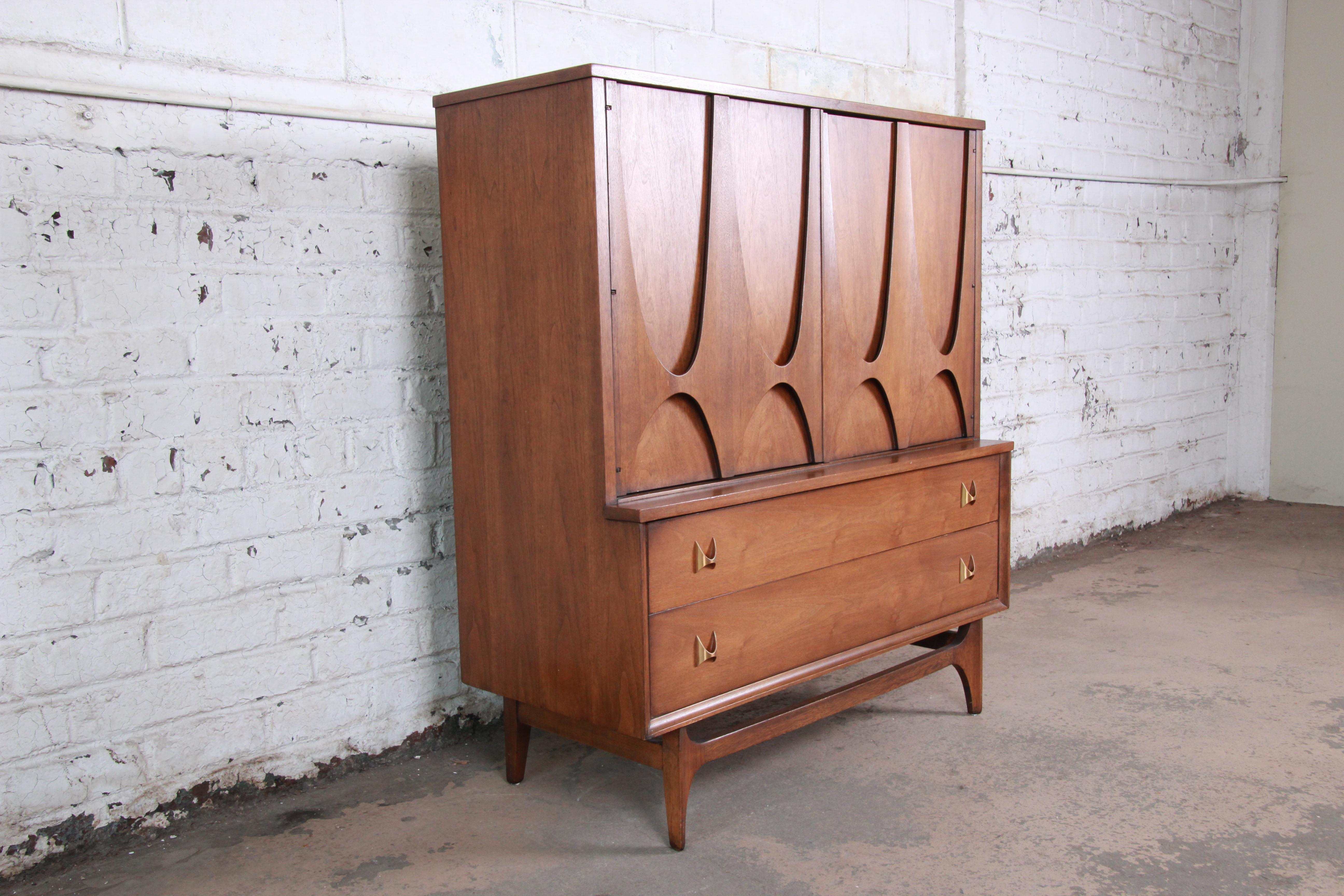 broyhill brasilia gentleman's chest