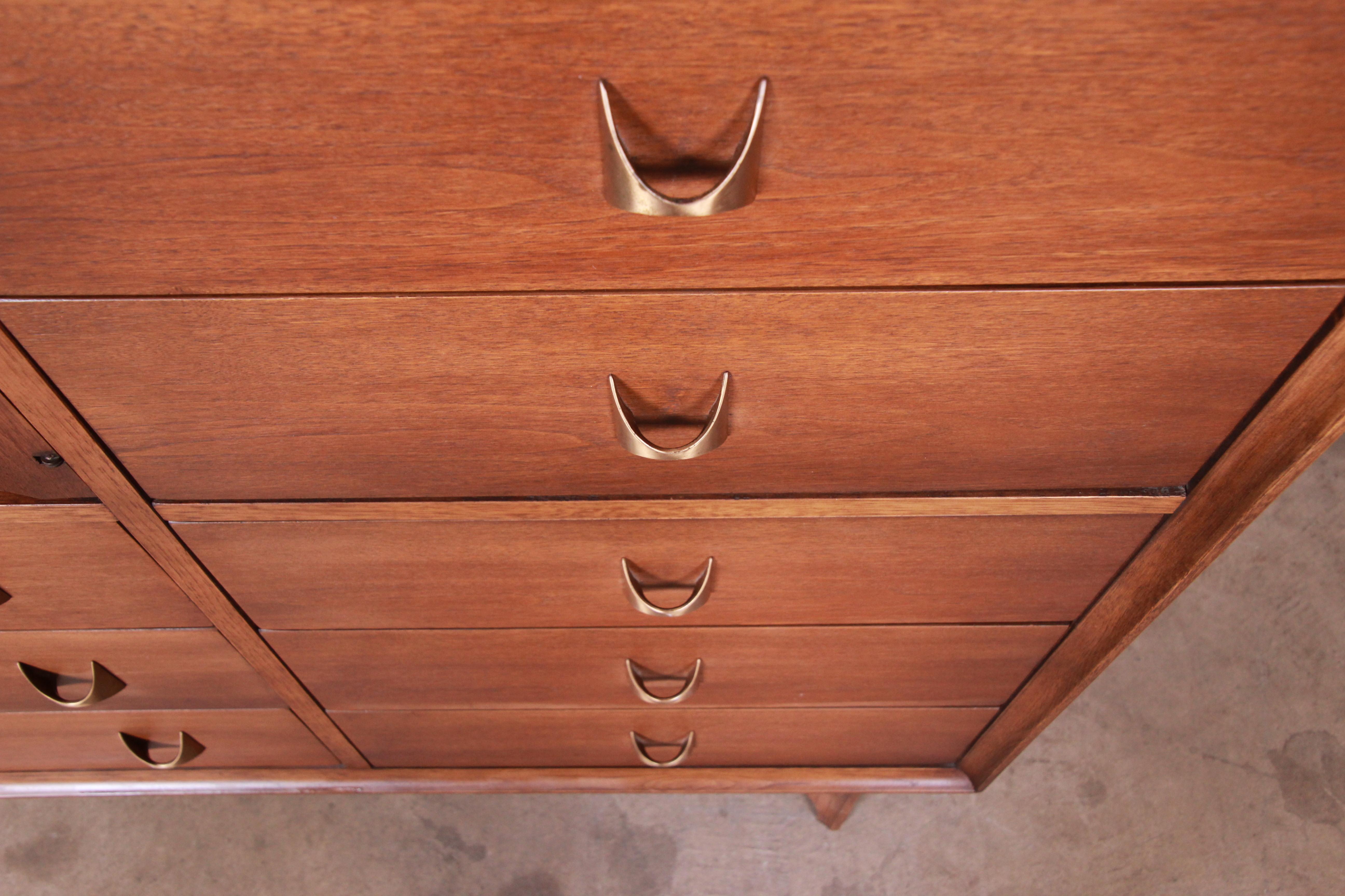 Broyhill Brasilia Mid-Century Modern Sculpted Walnut Magna Dresser Chest, 1962 2