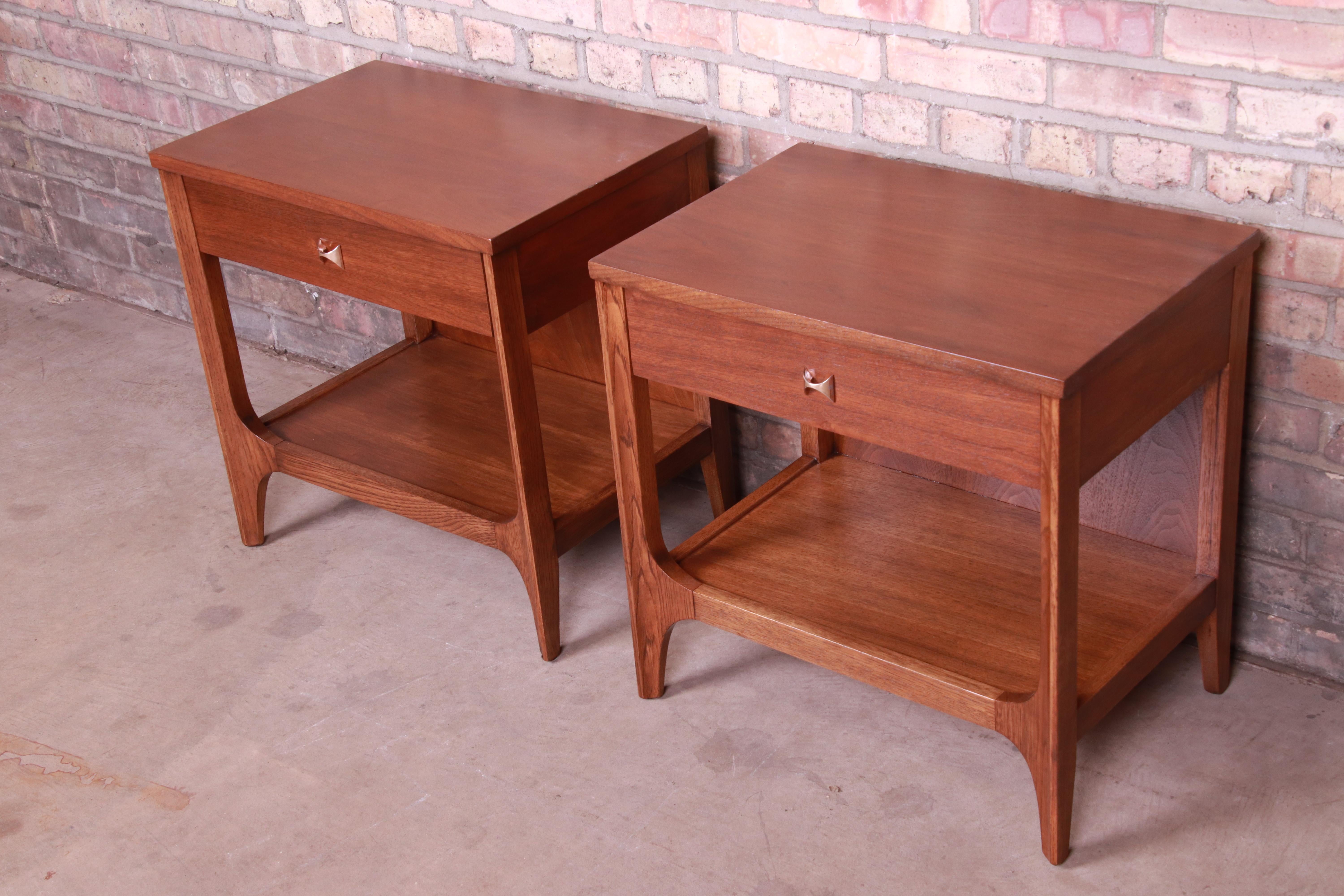 Broyhill Brasilia Mid-Century Modern Sculpted Walnut Nightstands, Newly Restored In Good Condition In South Bend, IN