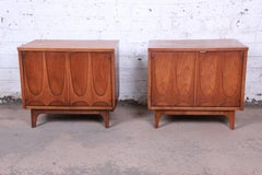 Broyhill Brasilia Mid-Century Modern Sculpted Walnut Nightstands, Pair